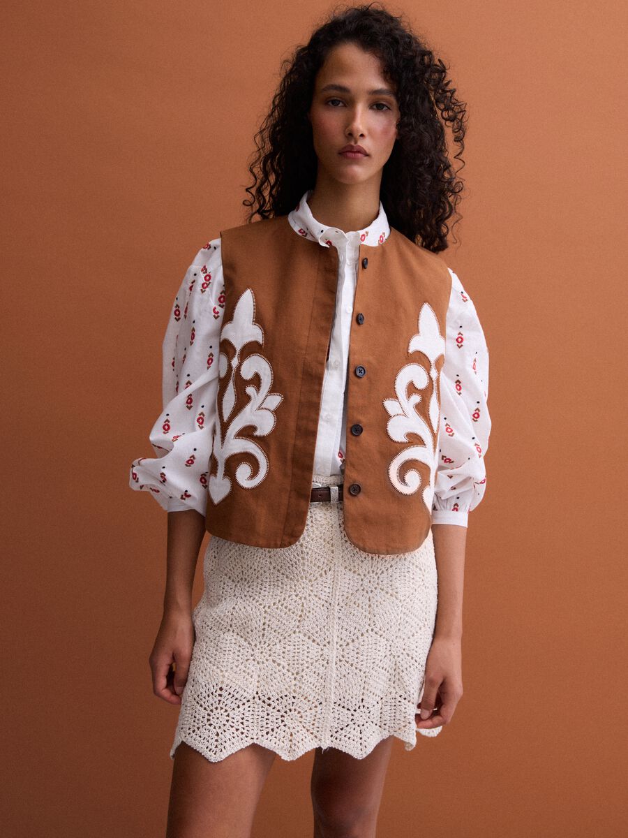 Brown linen and lyocell-blend gilet with applied embroidery_0