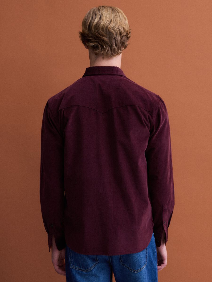 Camicia marrone in puro cotone con due tasche_3