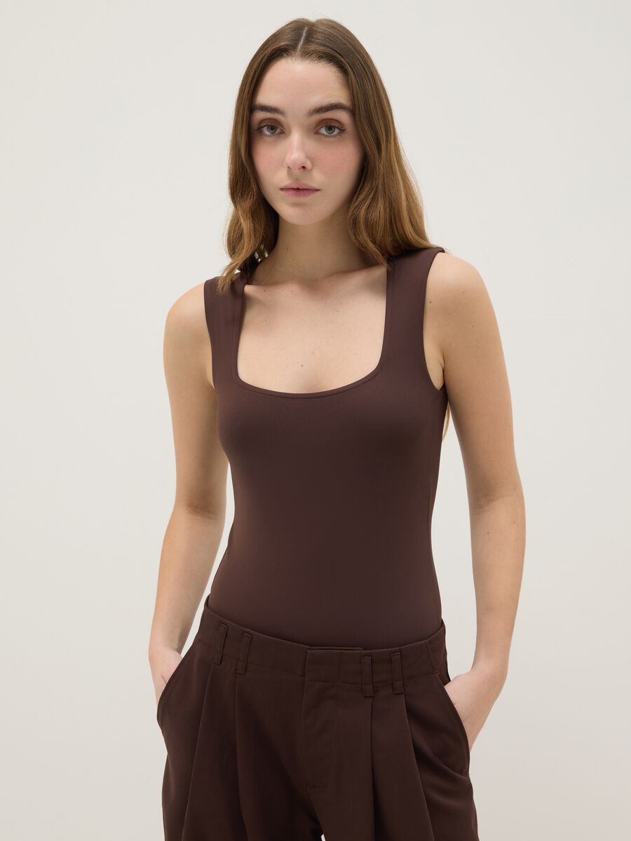 Brown fitted bodysuit with square neckline_2