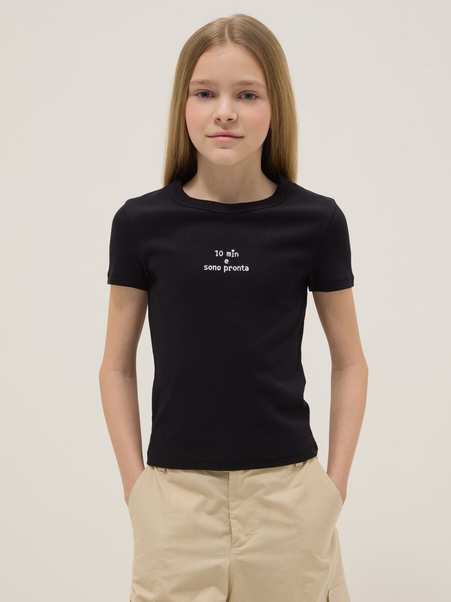 Fitted black cotton blend T-shirt for girls with phrase_0