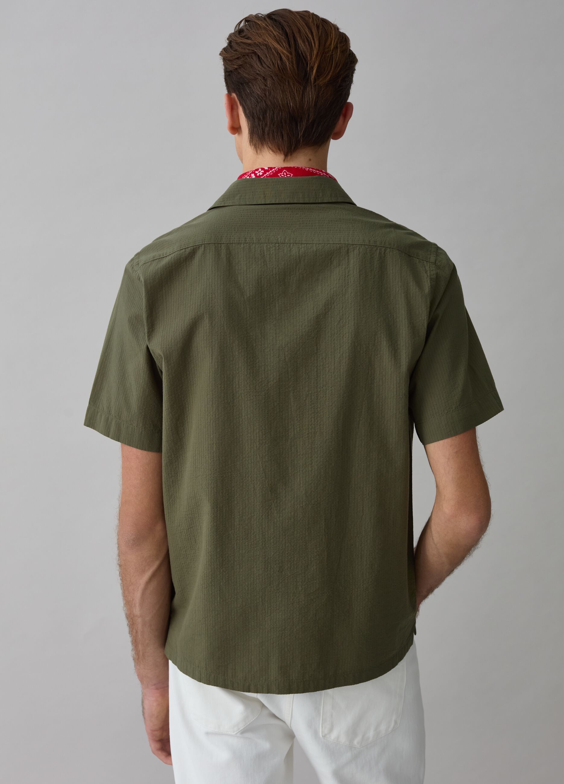 Short-sleeved shirt in seersucker with pocket