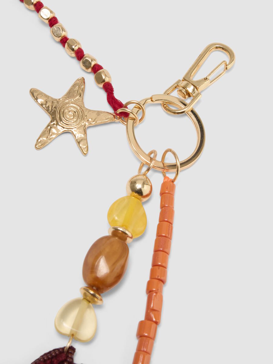 Mehrfarbiger Schl&uuml;sselanh&auml;nger mit dekorativen Anh&auml;ngern_1