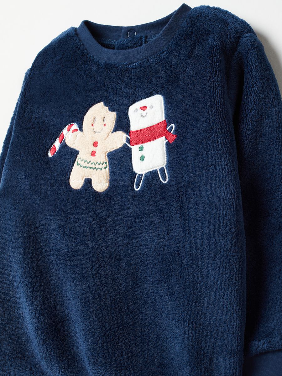 Pijama de tejido polar con bordado navideño_2