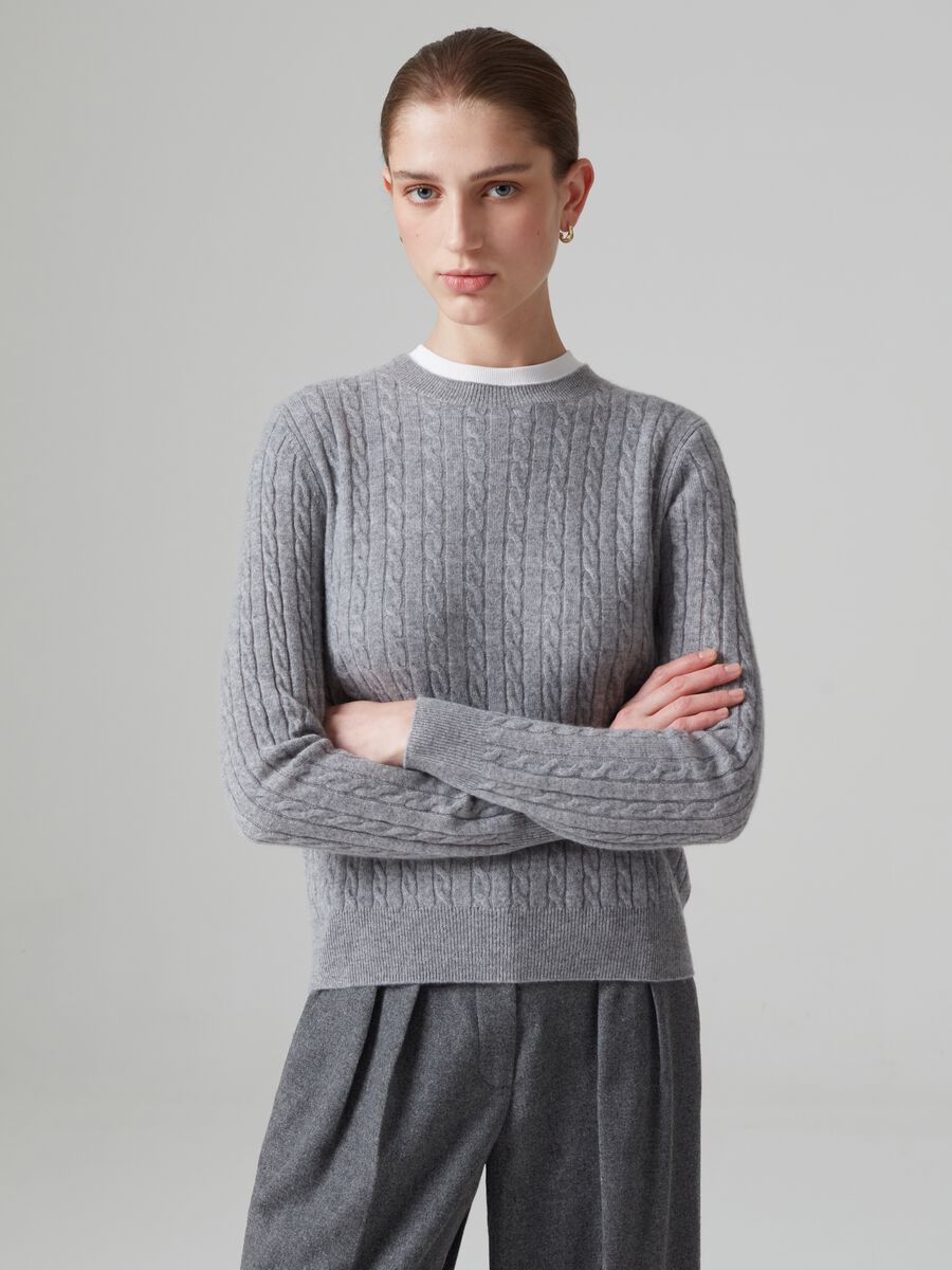 Cashmere pullover with cable-knit design_1