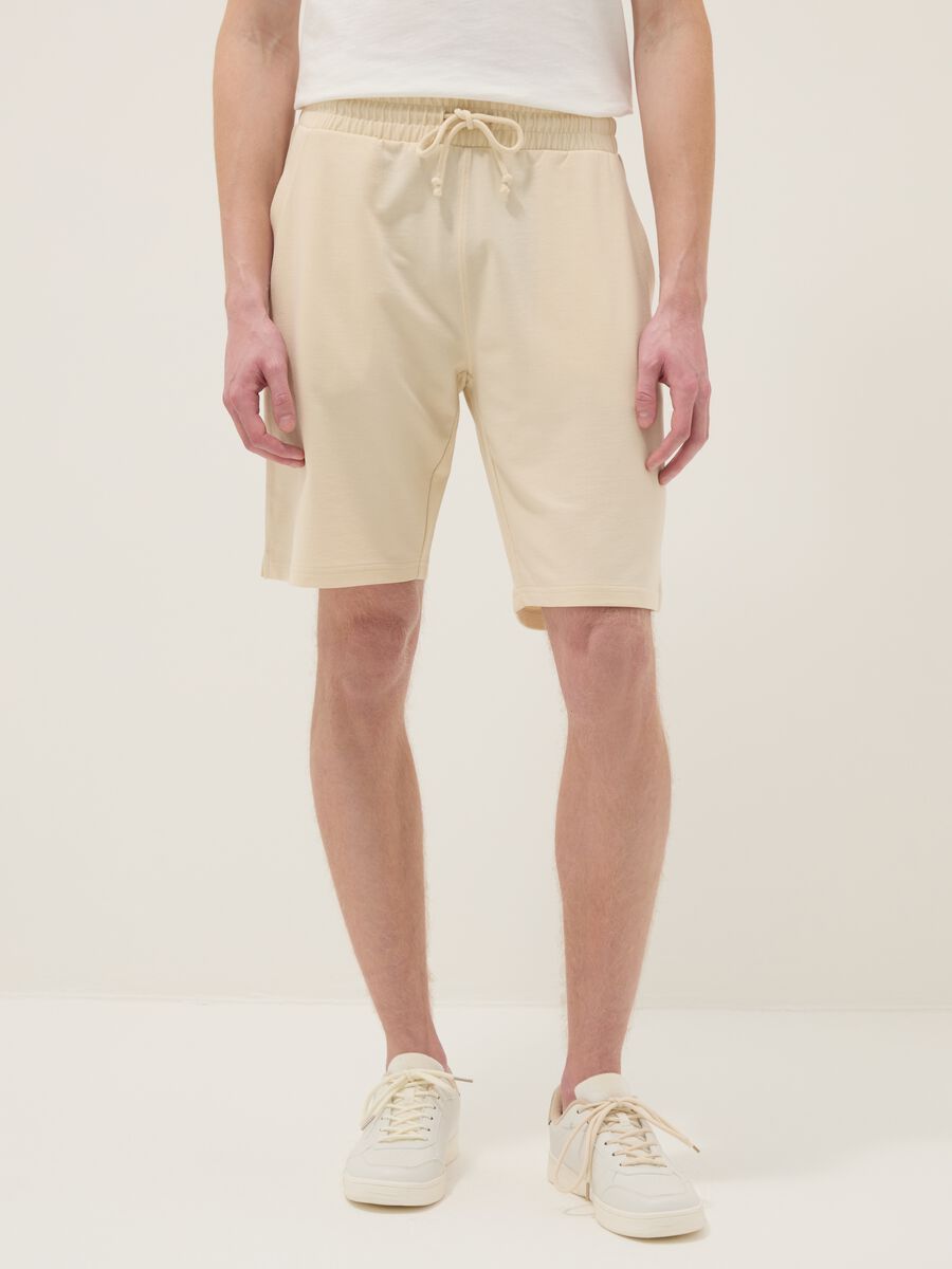Regular fit beige cotton blend shorts_2