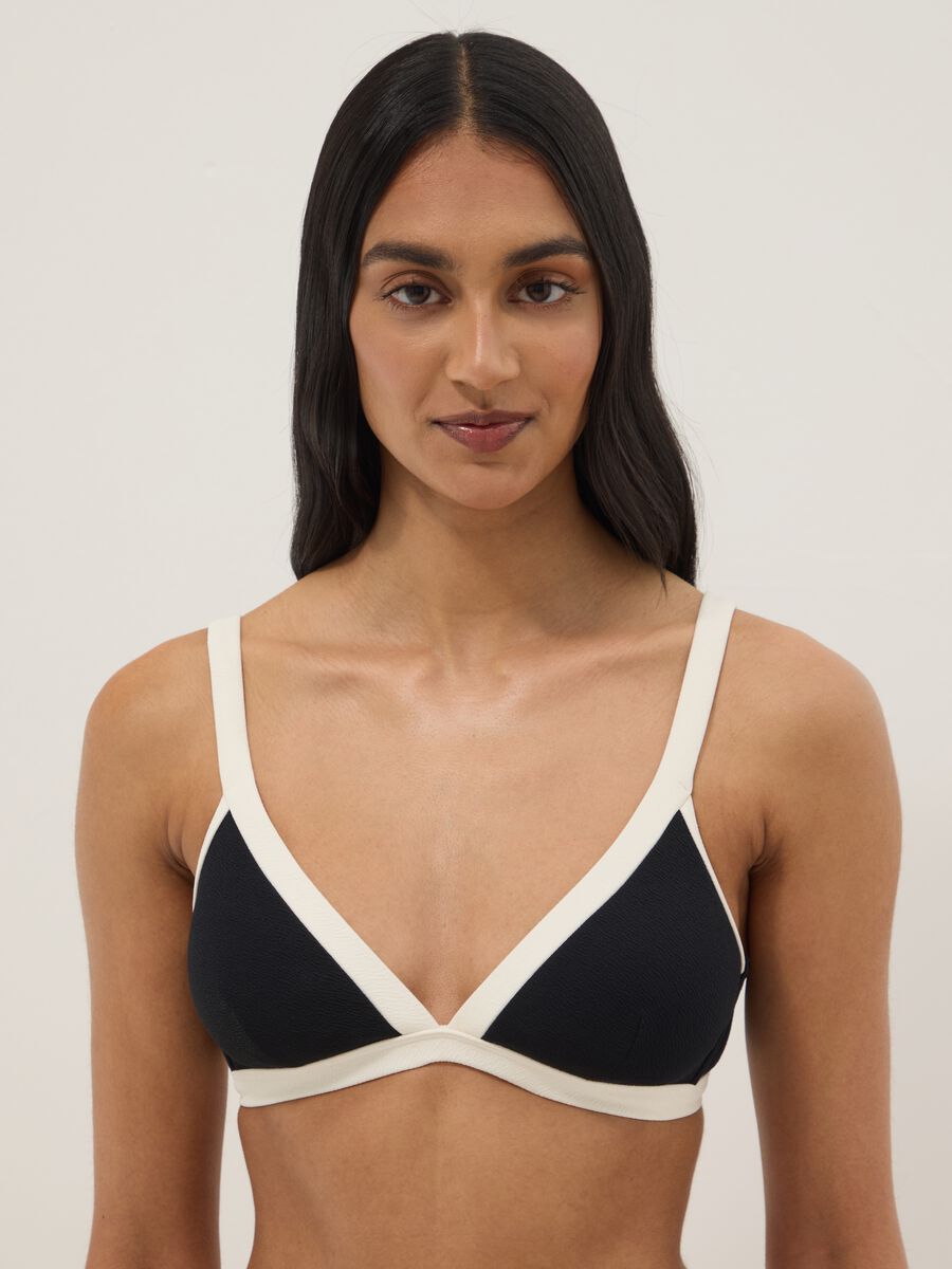 Schwarzes Bikini-Top aus Stretchmaterial mit weissen Kanten und Tr&auml;gern_0