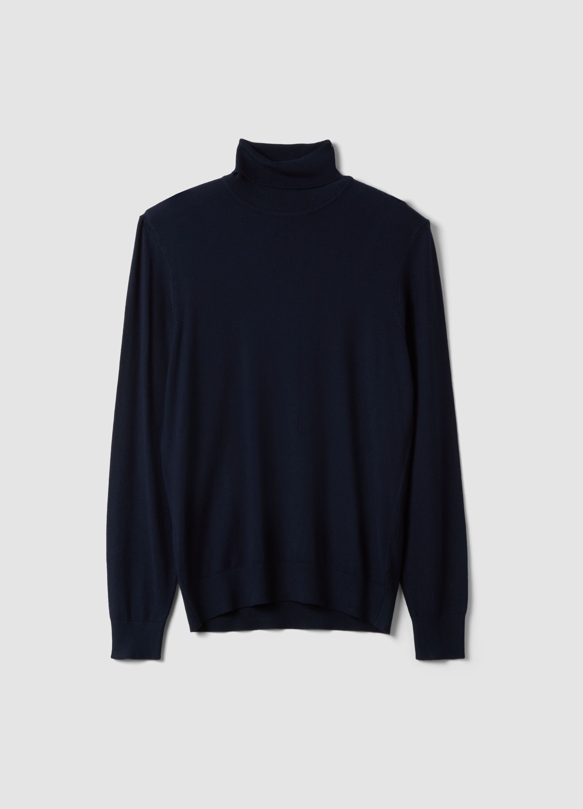 Maglia blu in misto viscosa a dolcevita