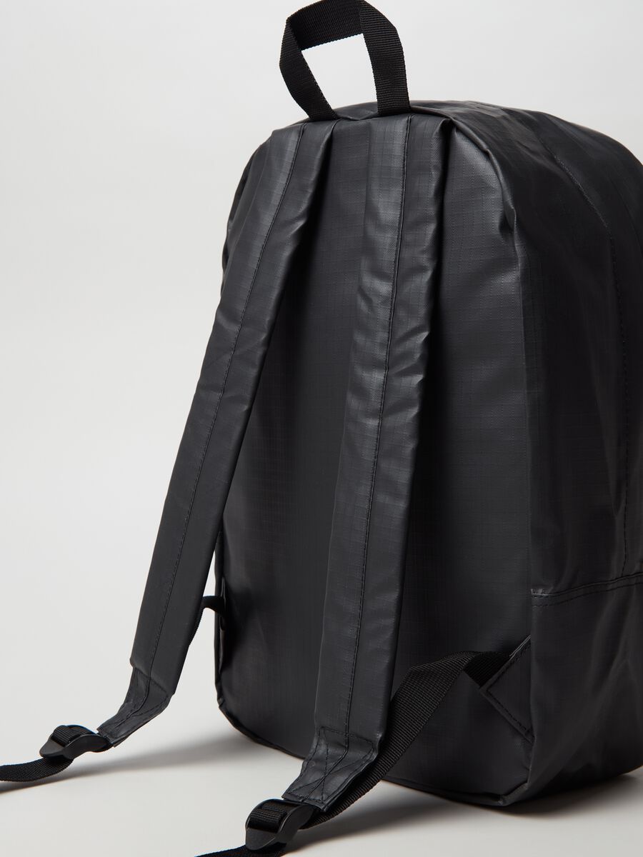 Oval backpack with outside pocket_2