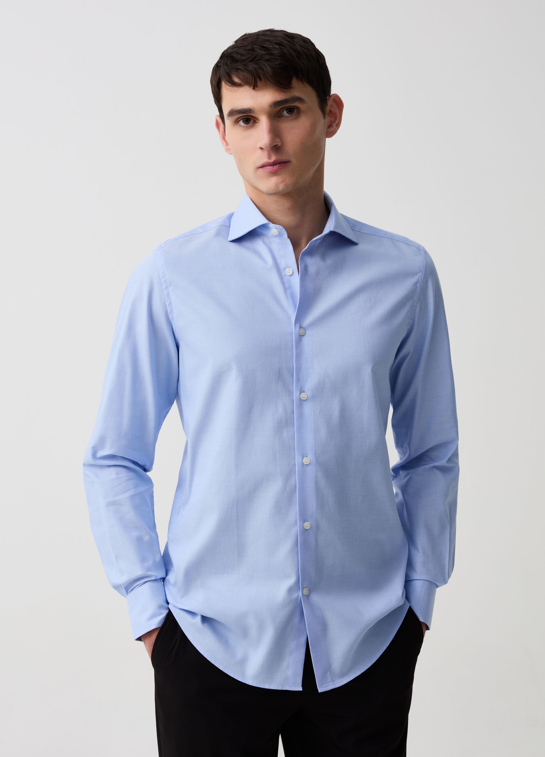 Slim-fit easy-iron shirt with micro weave