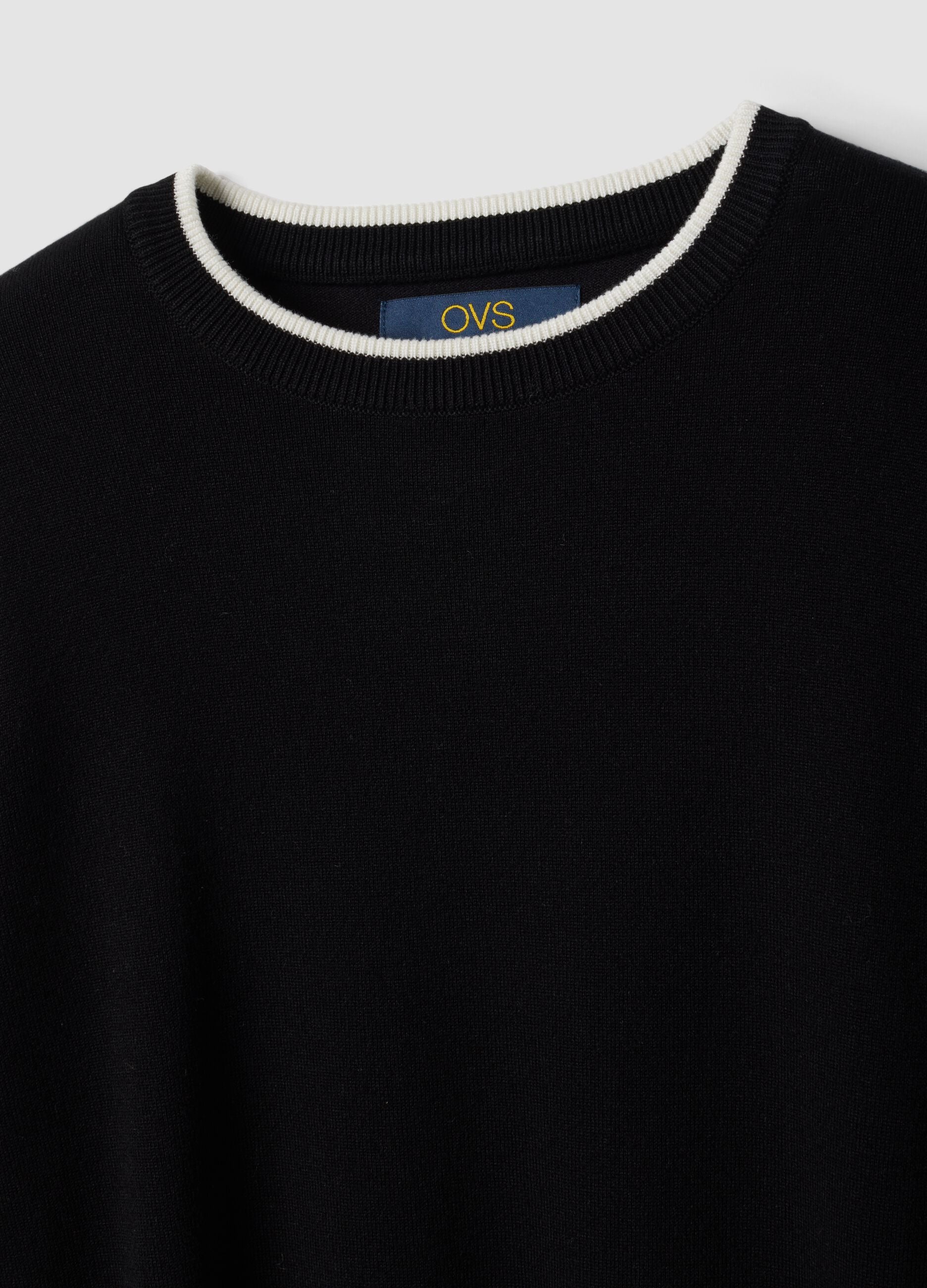 Schwarzes Langarmshirt aus Viskosemischung