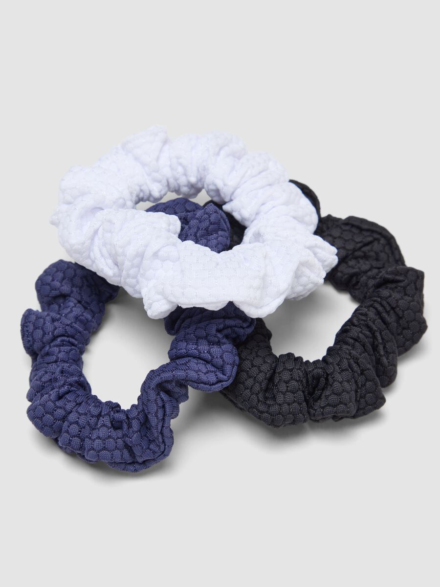 Multicolour Mesh Texture Tripack Scrunchies_2