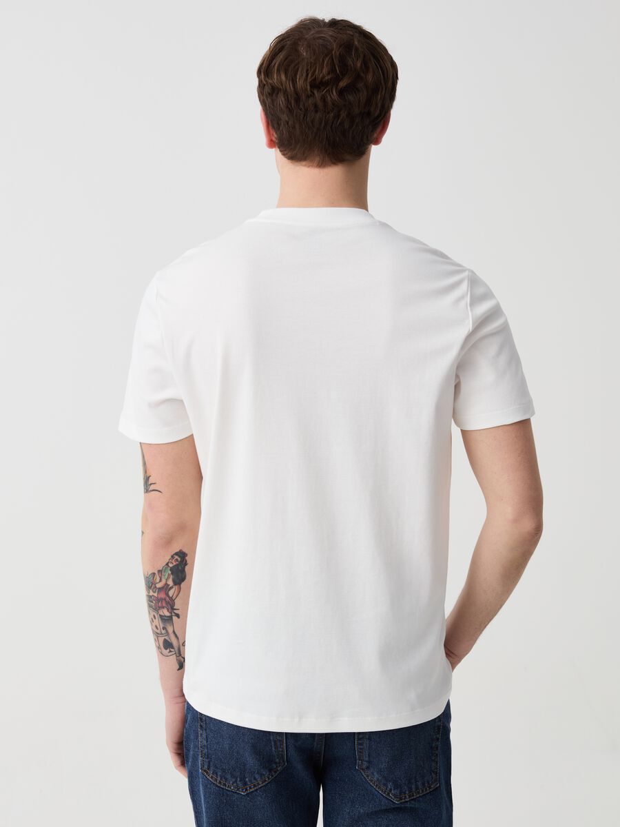Camiseta premium regular fit de algodón_2