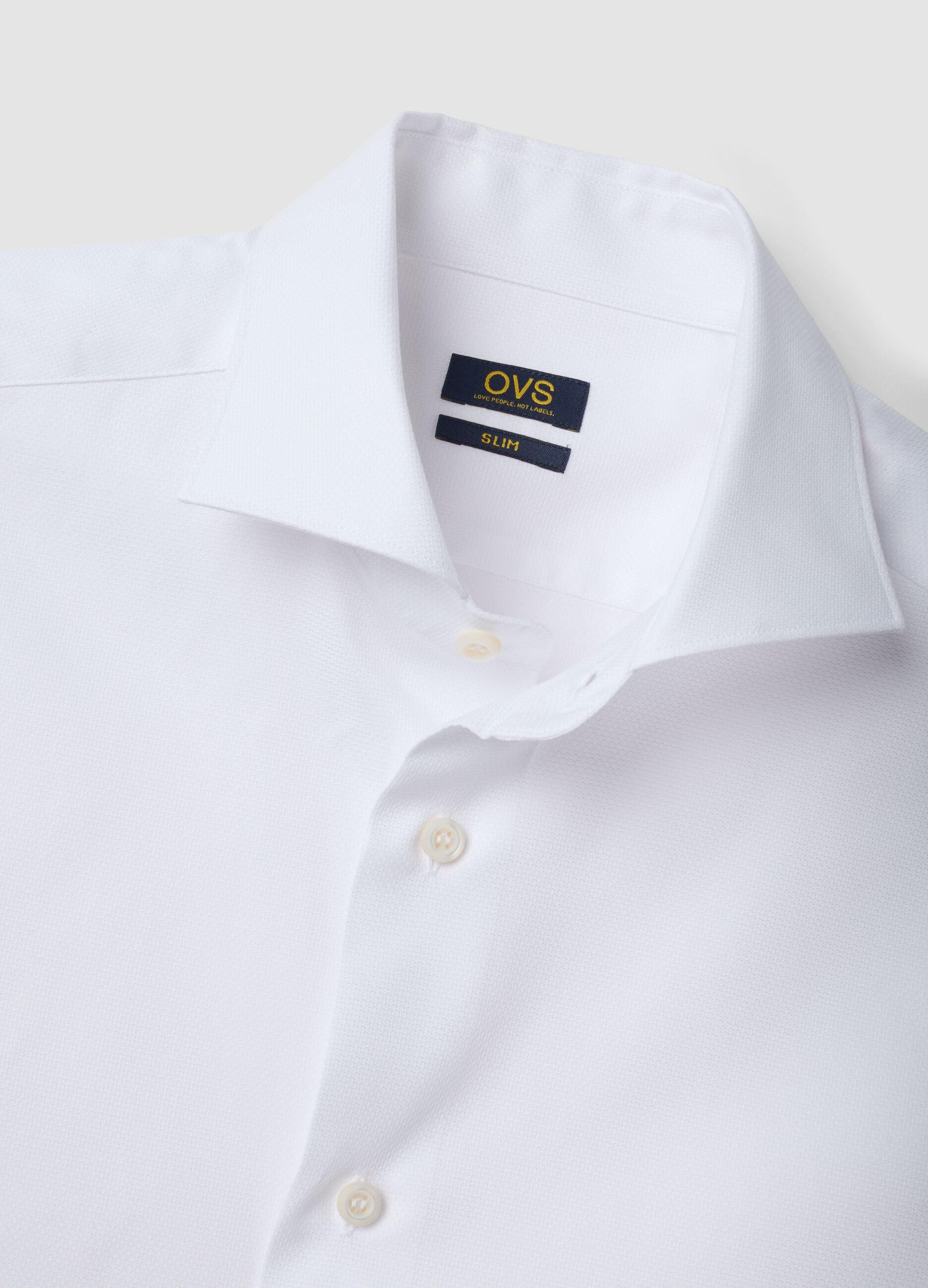 Wei&szlig;es Hemd aus reiner Compact Cotton mit Haifischkragen, Slim Fit
