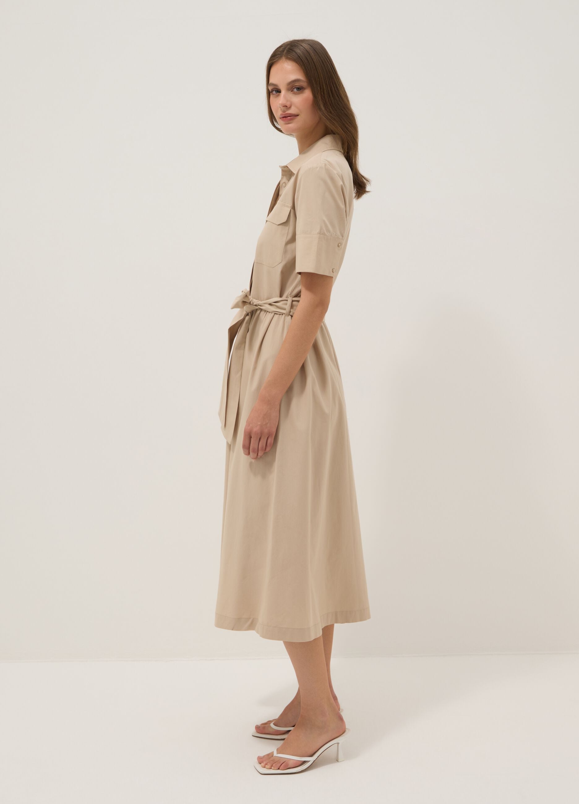 Beiges Hemdblusenkleid aus reiner Baumwolle mit G&uuml;rtel, Regular Fit