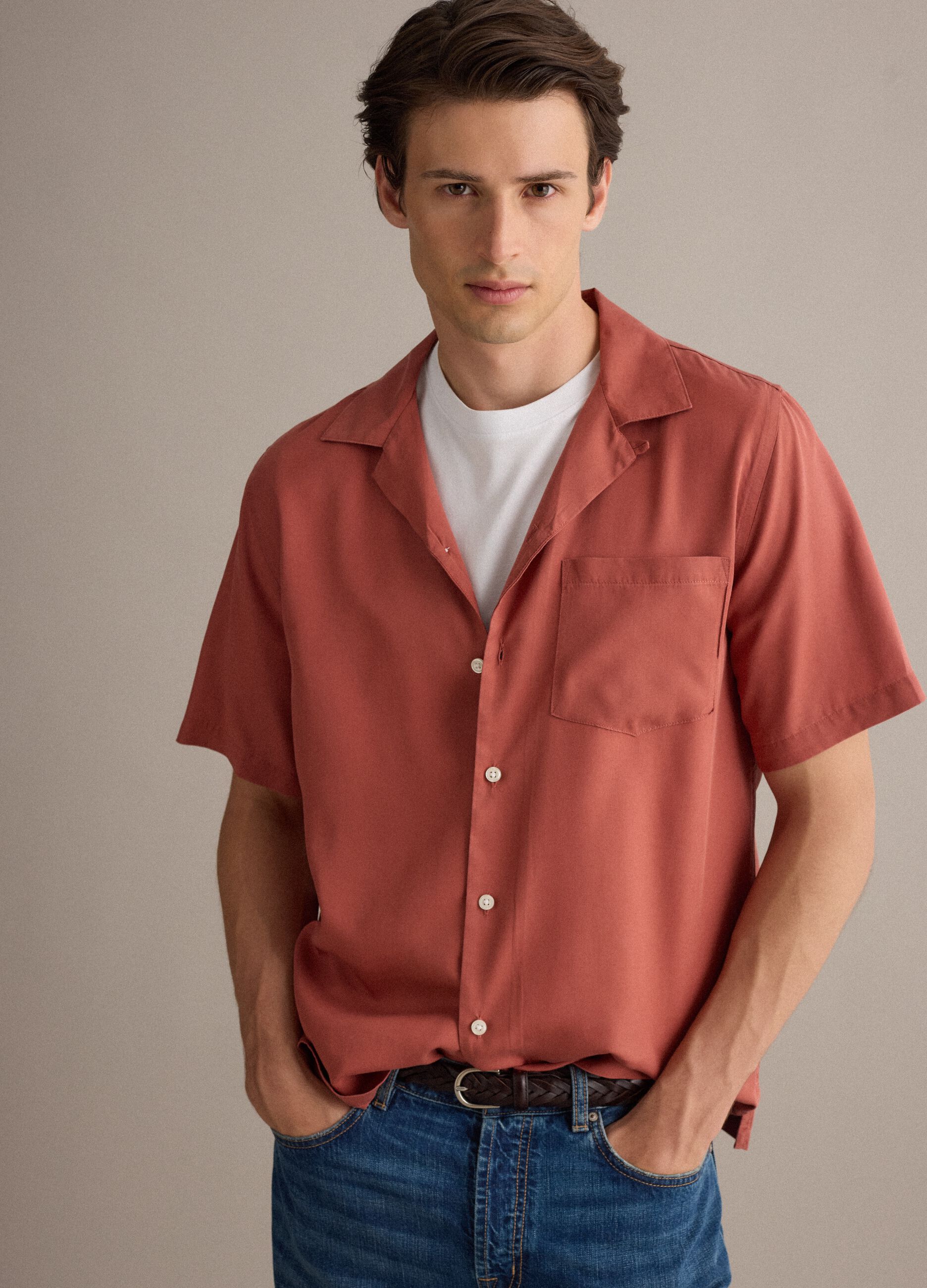 Red short-sleeved shirt in pure lyocell