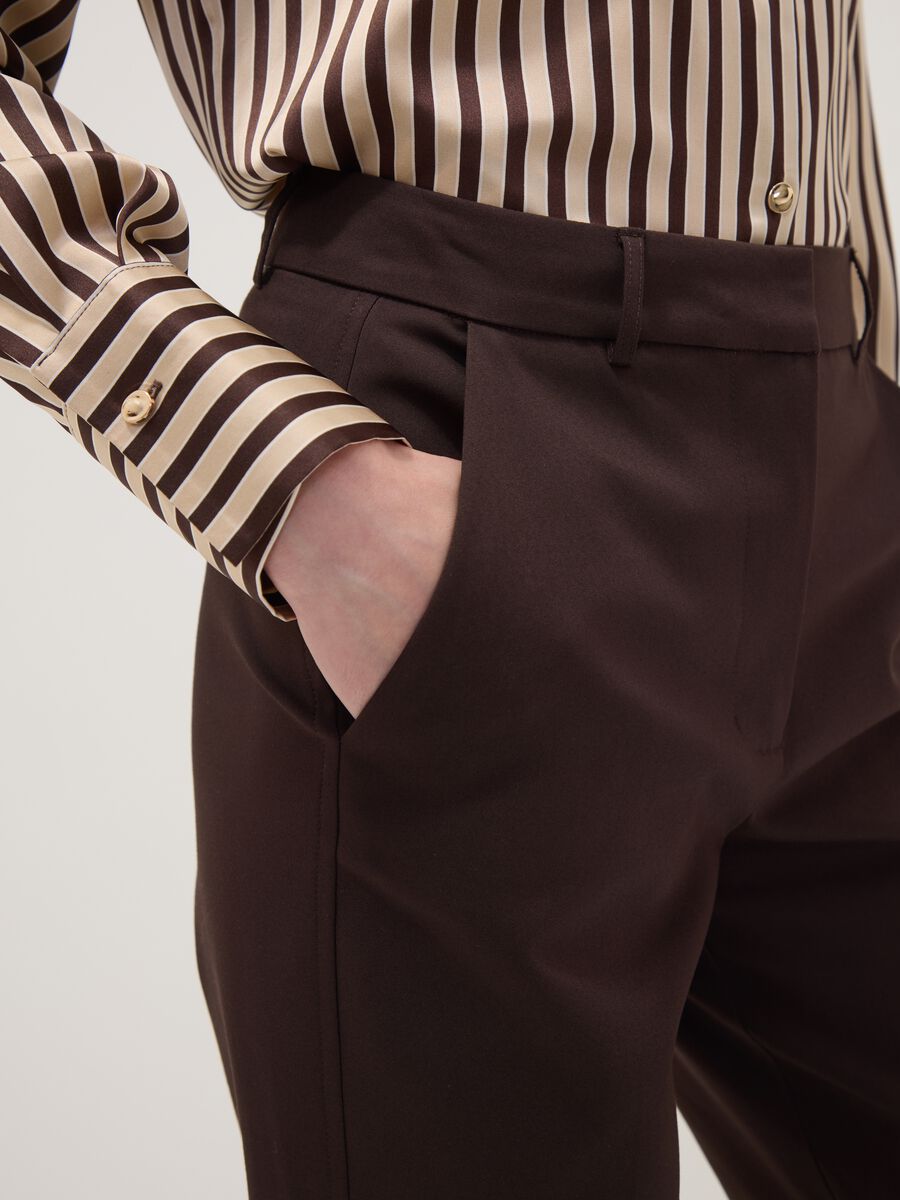 Slim-fit brown stretch cotton trousers_3