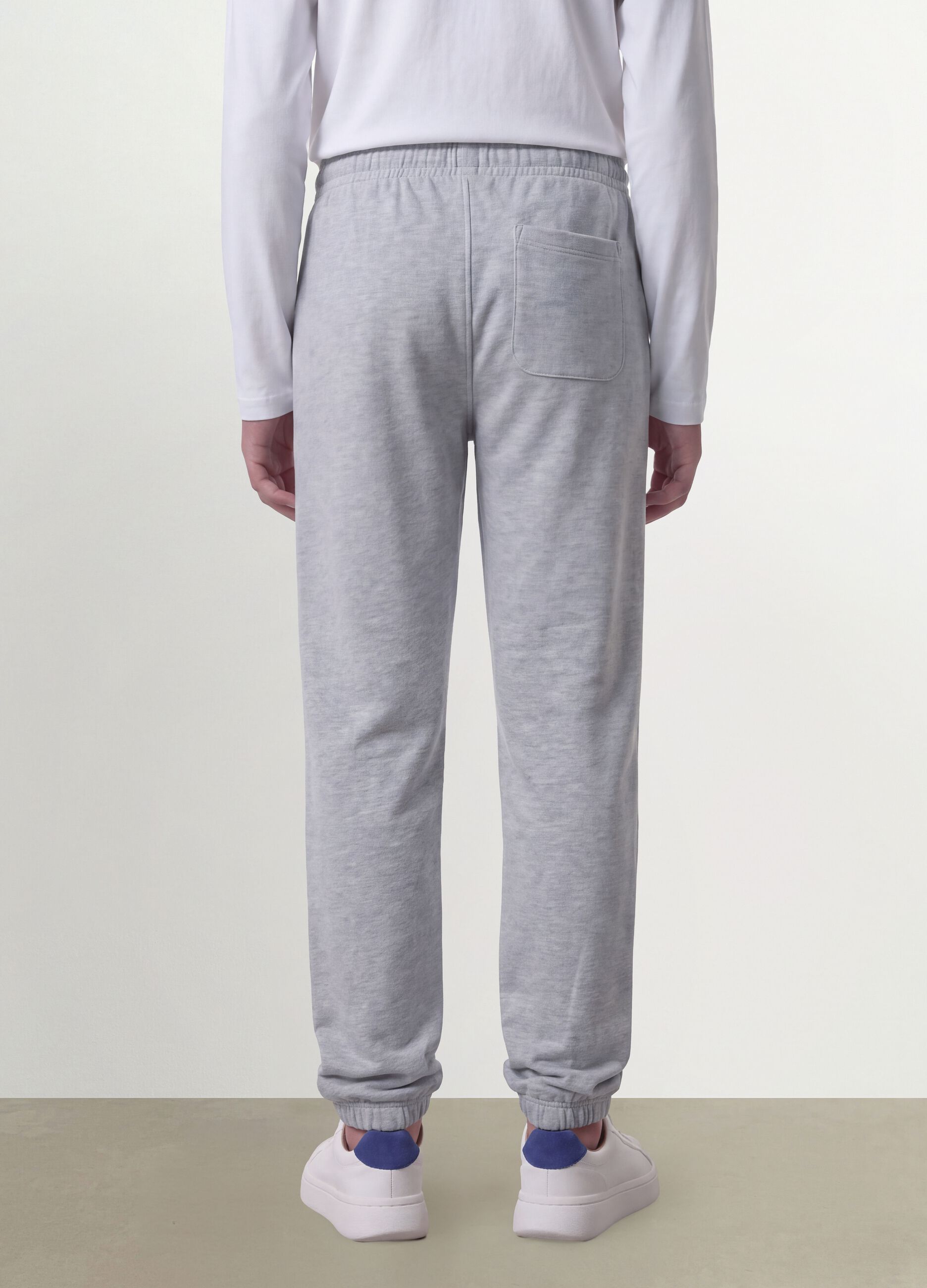 Graue Jogginghose aus reiner Bio-Baumwolle mit Kordelzug f&uuml;r Jungen