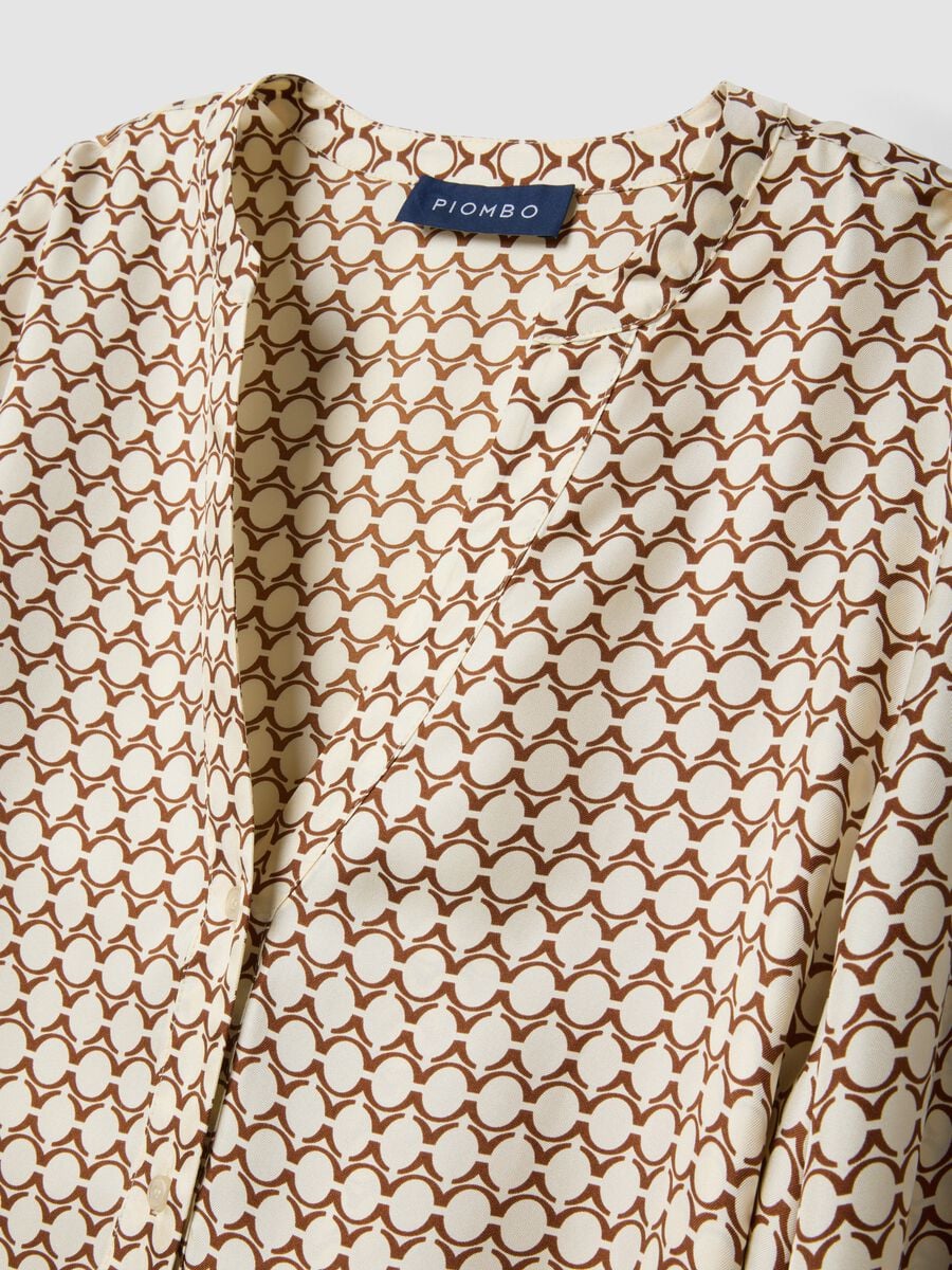 Wei&szlig;es Slim-Fit-Kleid aus reiner Seide mit Muster_1