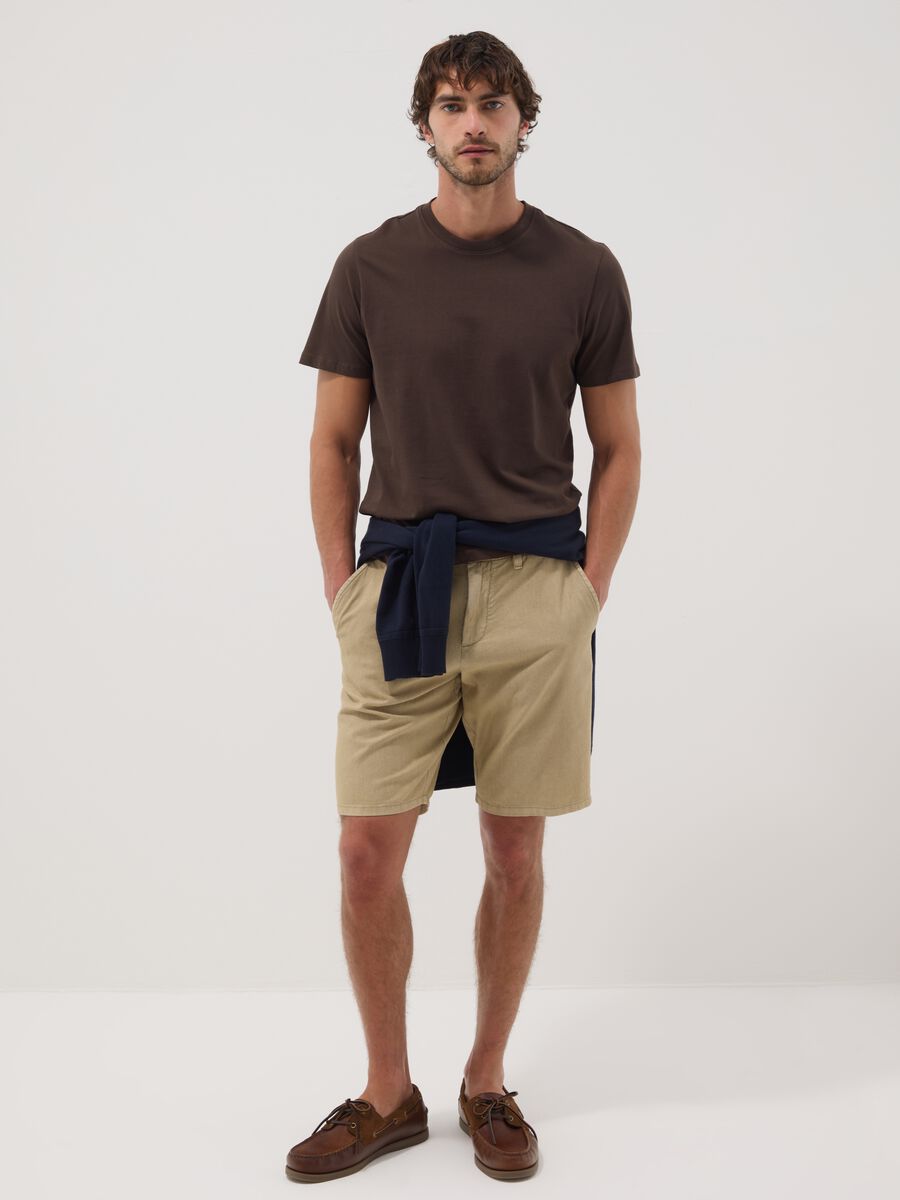 Beige chino Bermuda shorts in a linen and cotton blend_0