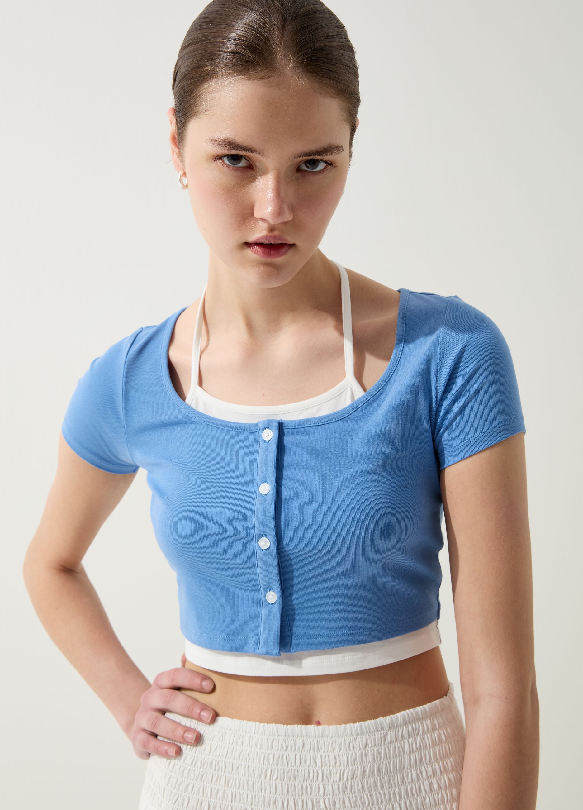 Crop T-shirt with buttons and internal vest