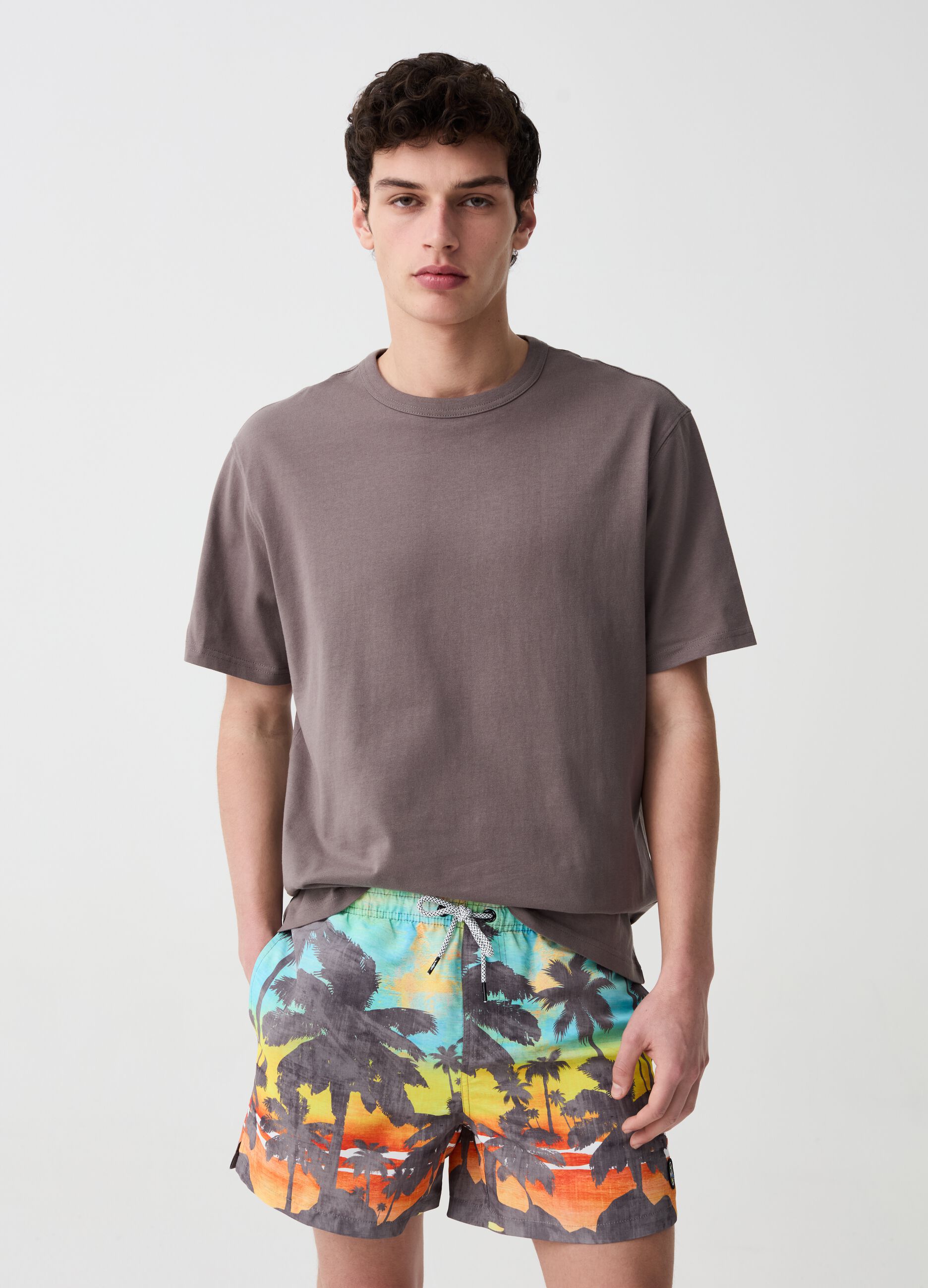 Swimming trunks with tropical print