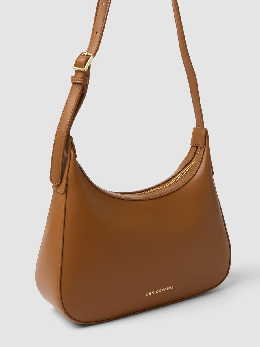 Braune Schultertasche im minimalistischen Design_2