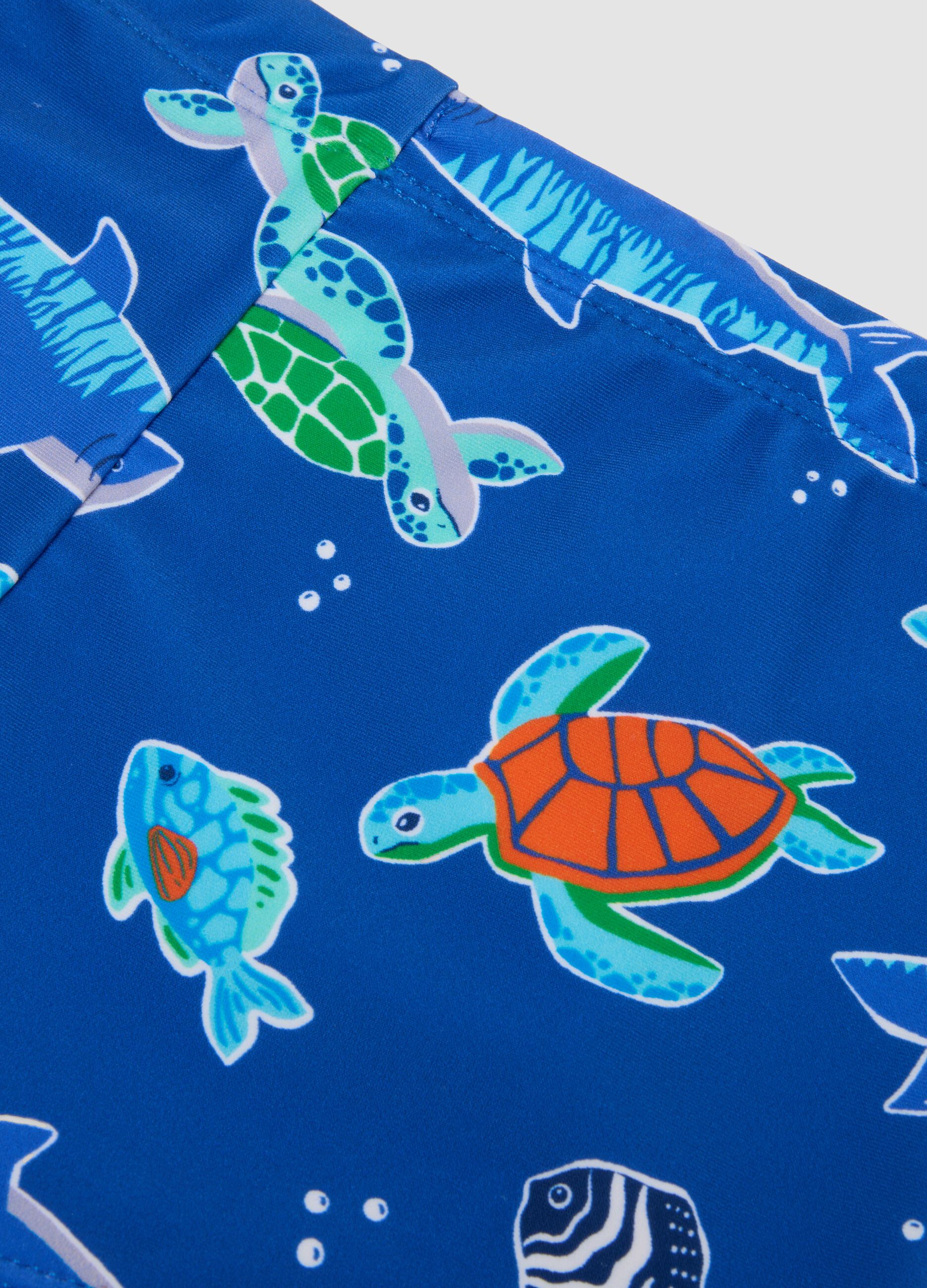 Blaue elastische Badeshorts
