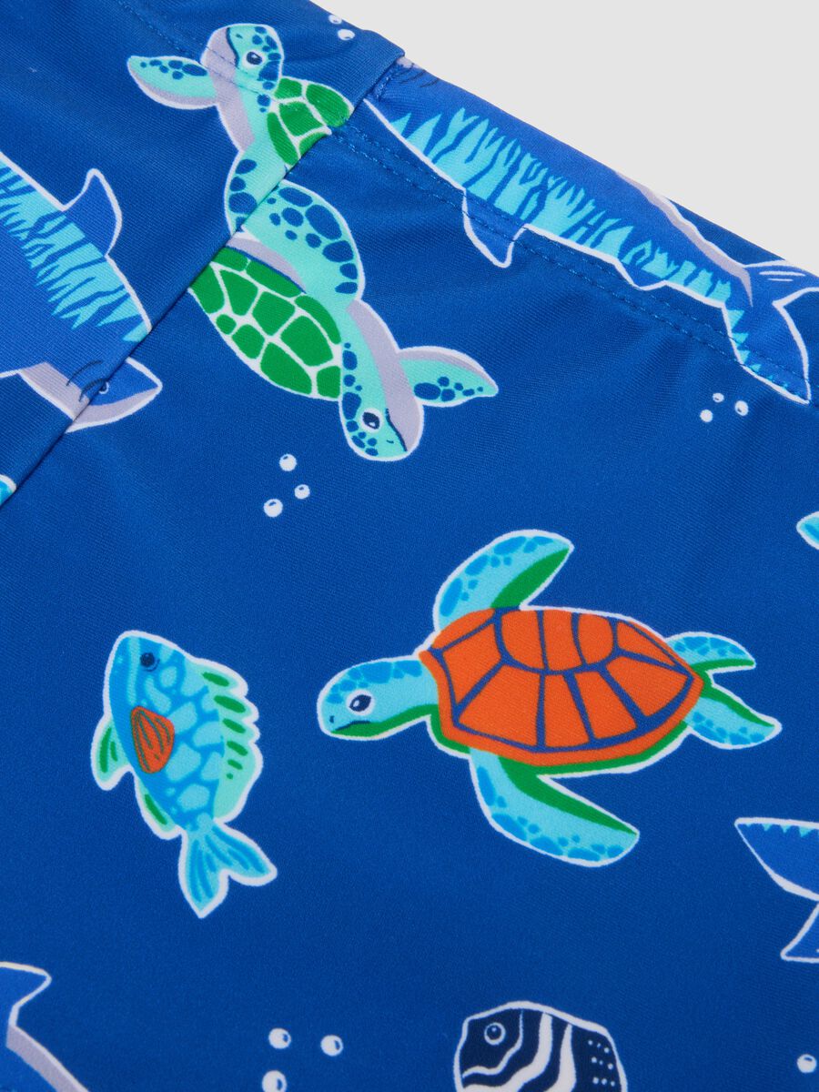 Blaue elastische Badeshorts_3