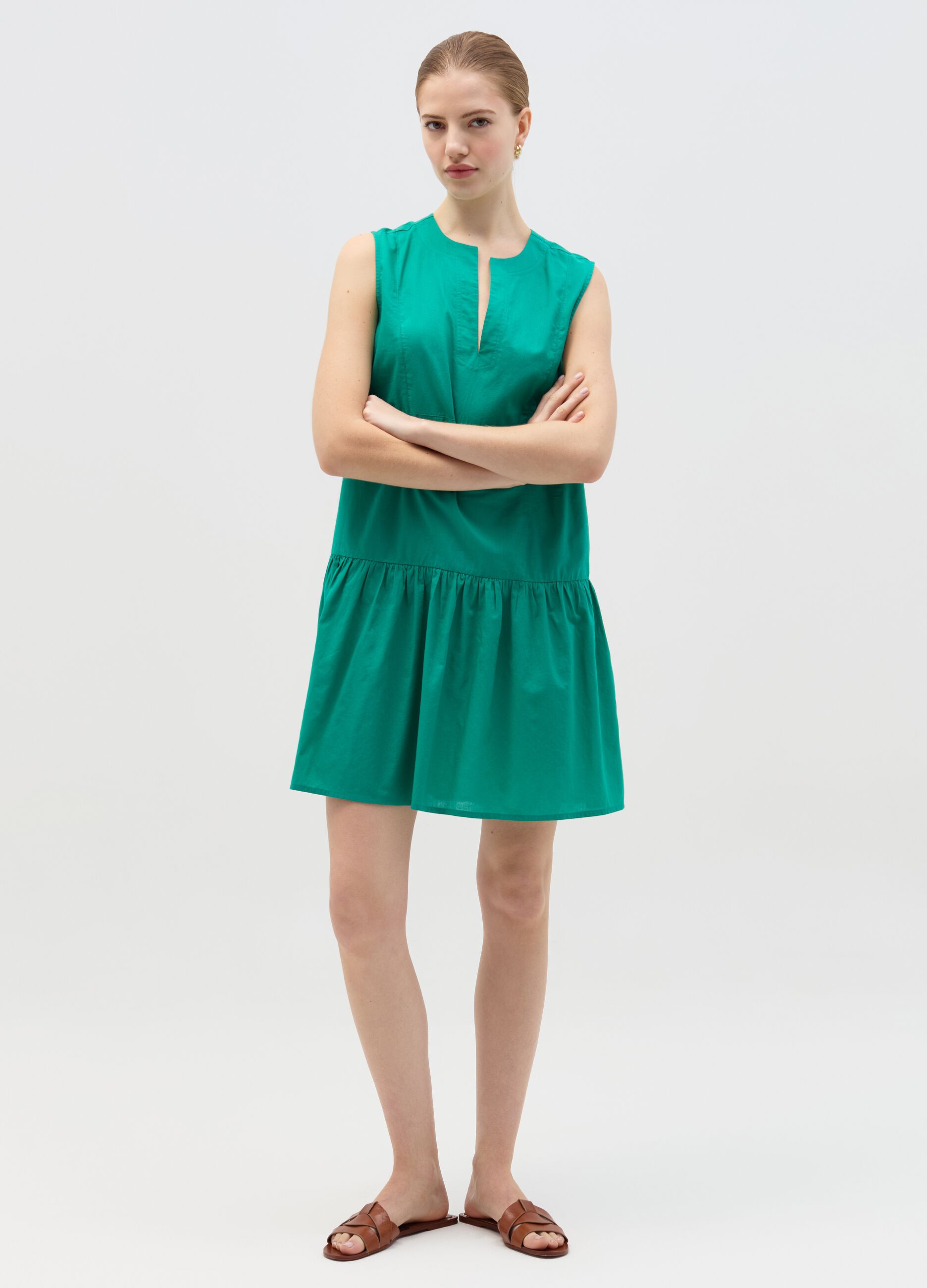 Short sleeveless dress with flounce