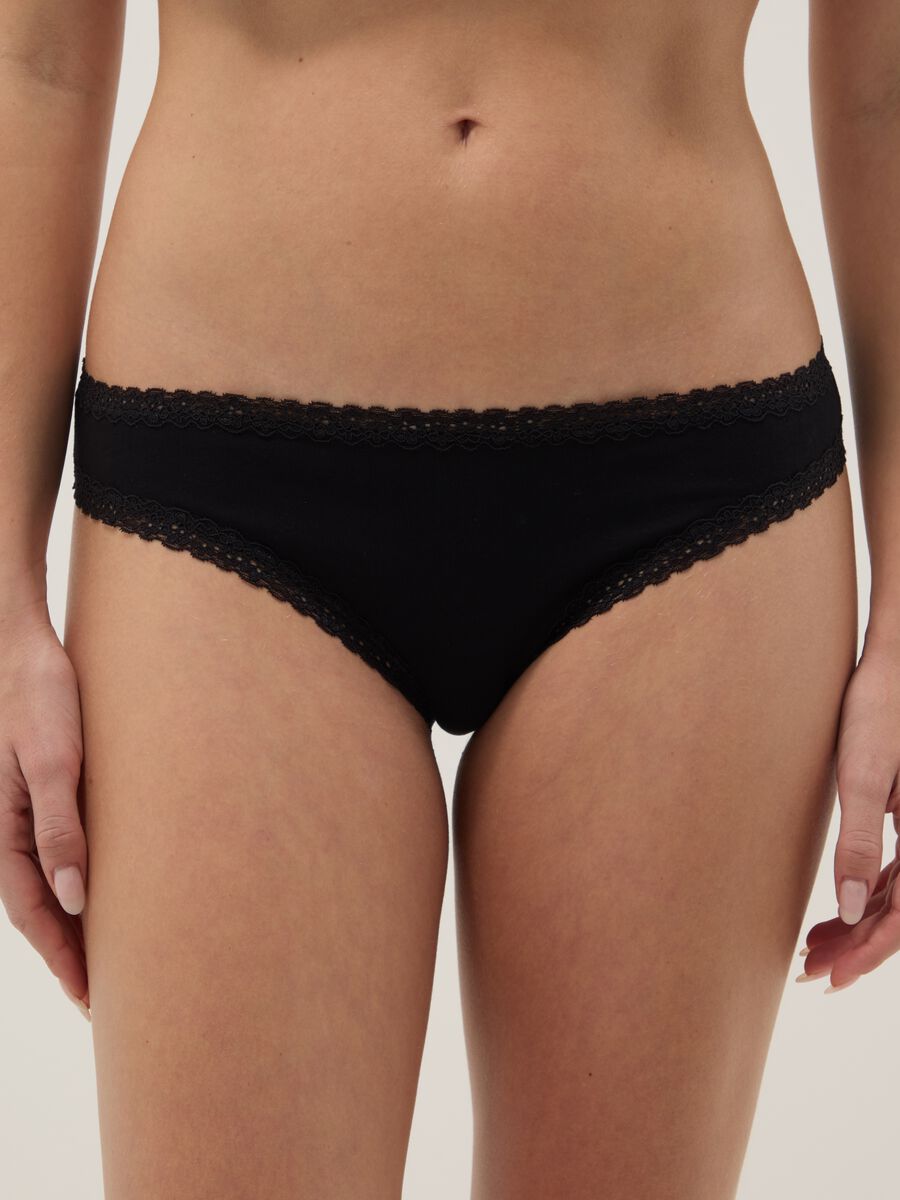 Black stretchy cotton briefs regular fit with lace_1