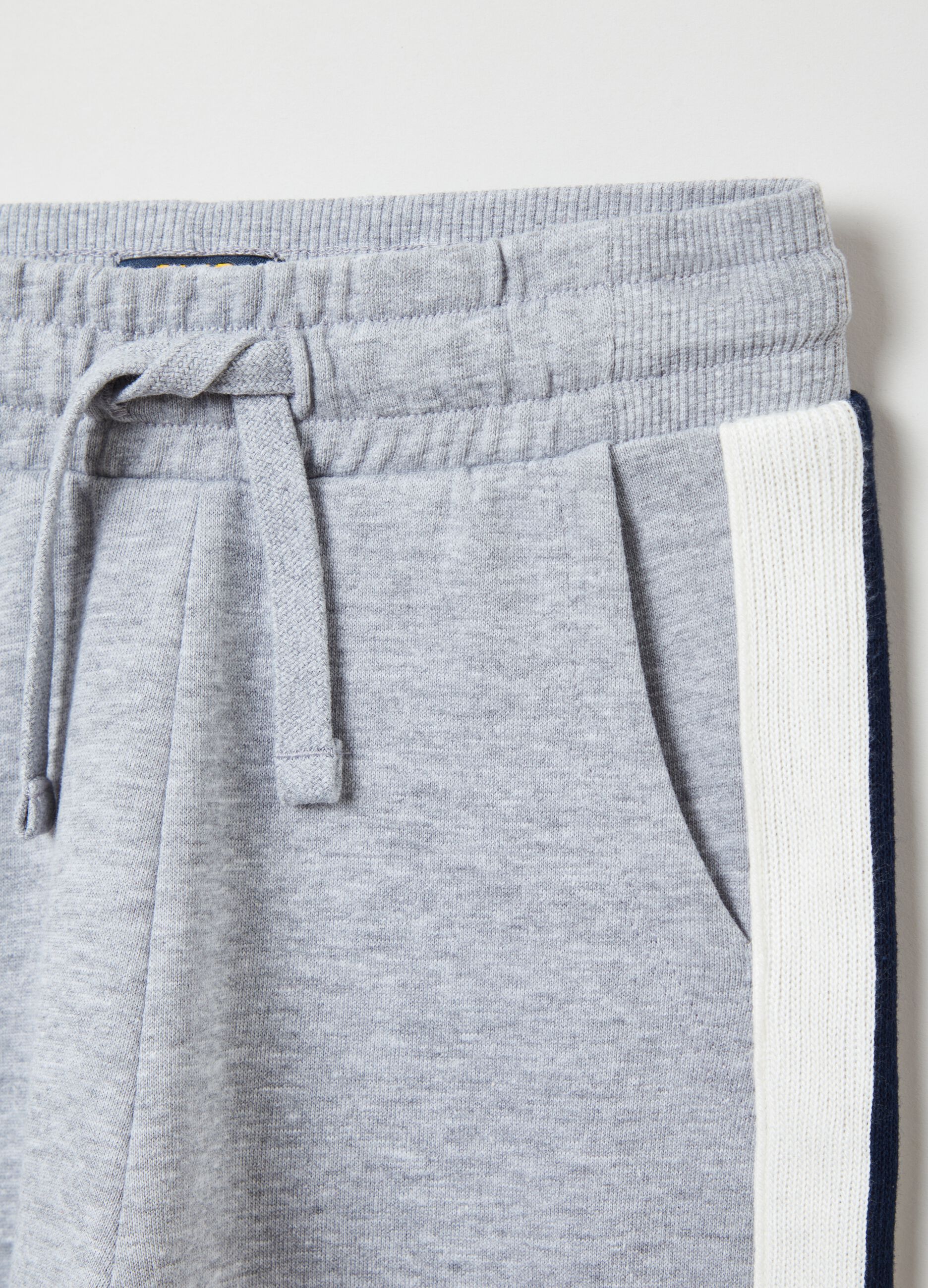 Joggers with contrasting bands and drawstring_2