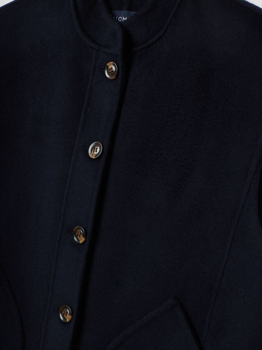 Blaues Gilet aus Woll-Viskose-Mix mit aufgesetzten Taschen_1