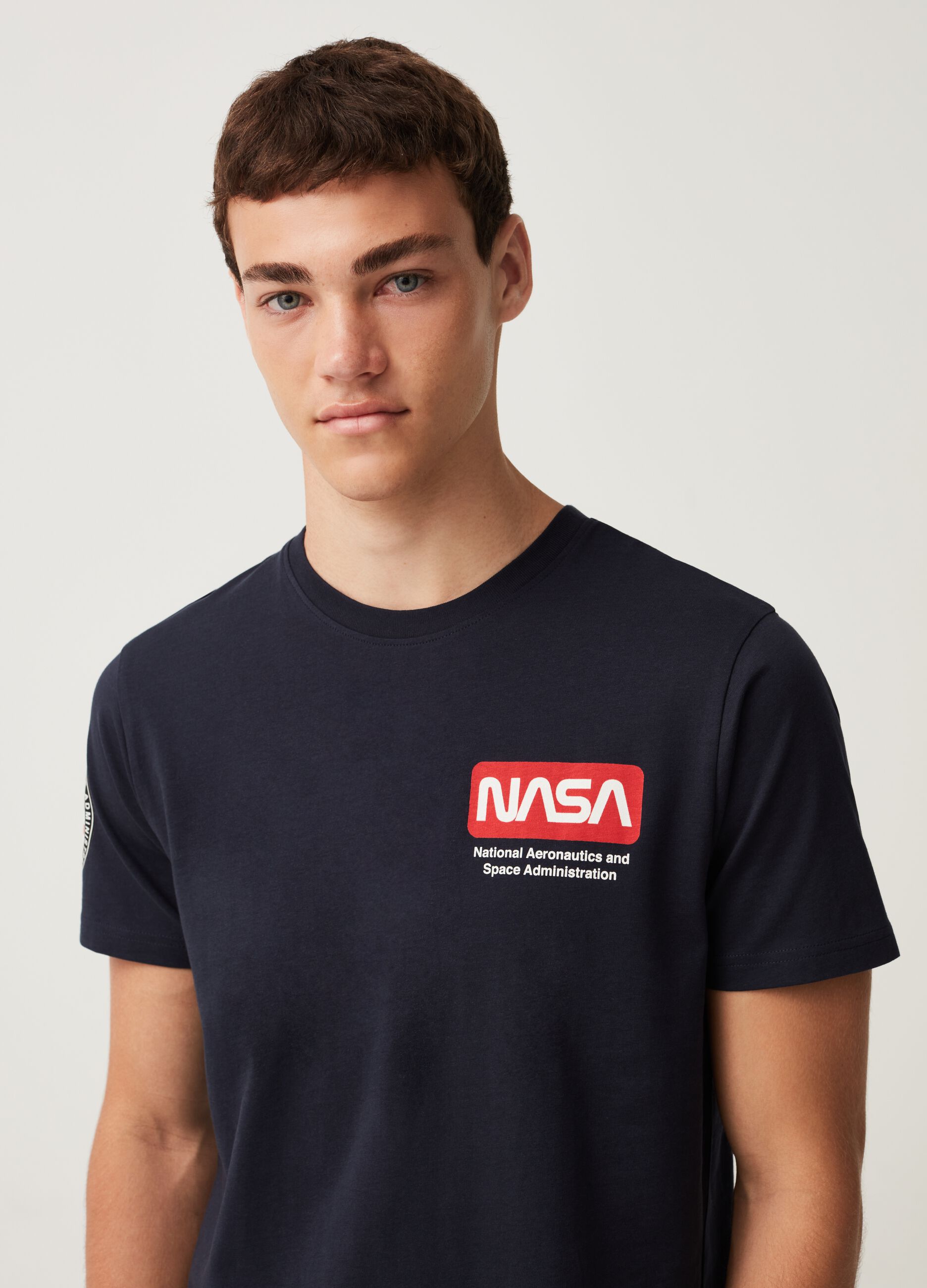 Camiseta cuello redondo con estampado NASA