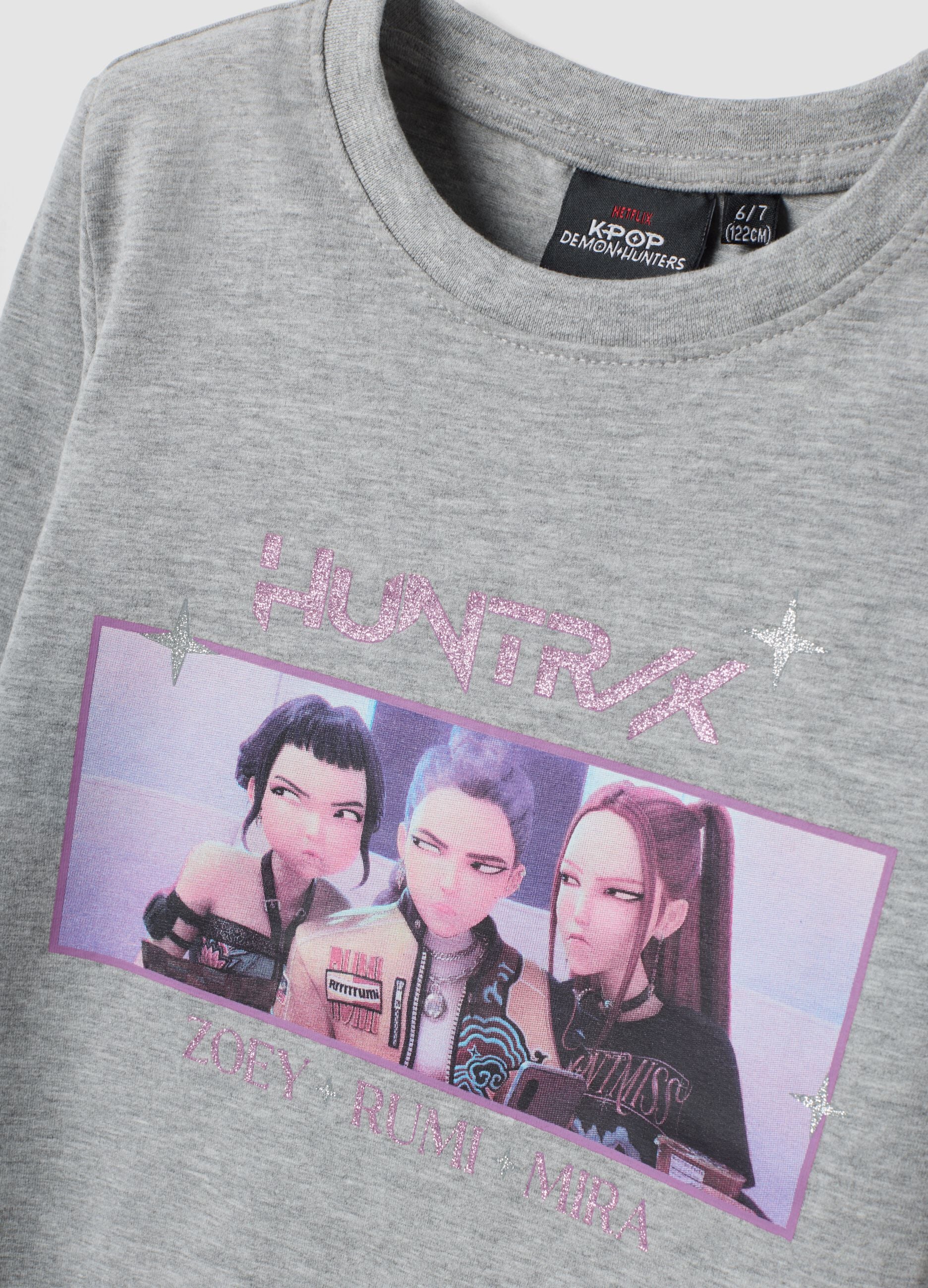 T-shirt cinzenta de algod&atilde;o el&aacute;stico de manga comprida com estampado K-Pop Demon Hunters
