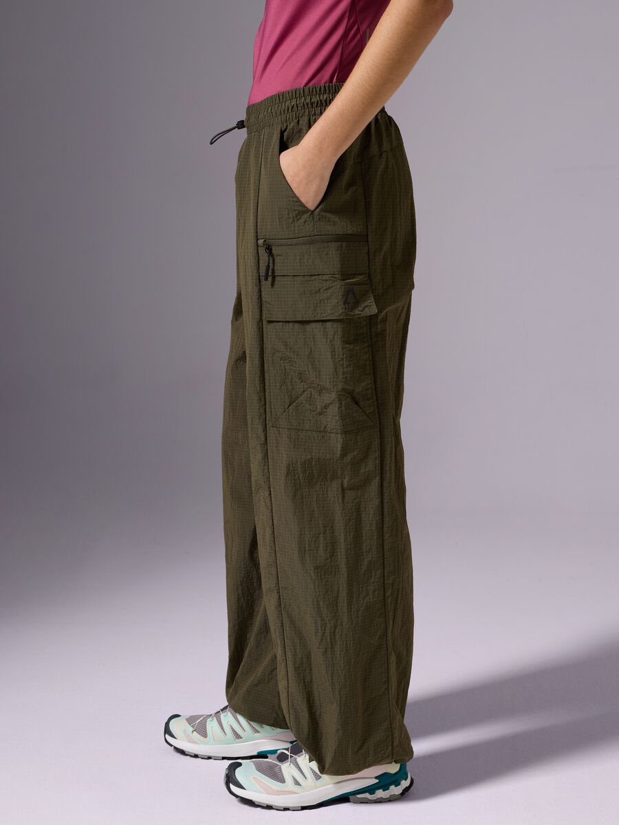 &Epsilon;&lambda;&alpha;&iota;ό&lambda;&alpha;&delta;&omicron; &pi;&rho;ά&sigma;&iota;&nu;&omicron; &alpha;&theta;&lambda;&eta;&tau;&iota;&kappa;ό &pi;&alpha;&nu;&tau;&epsilon;&lambda;ό&nu;&iota; cargo_2