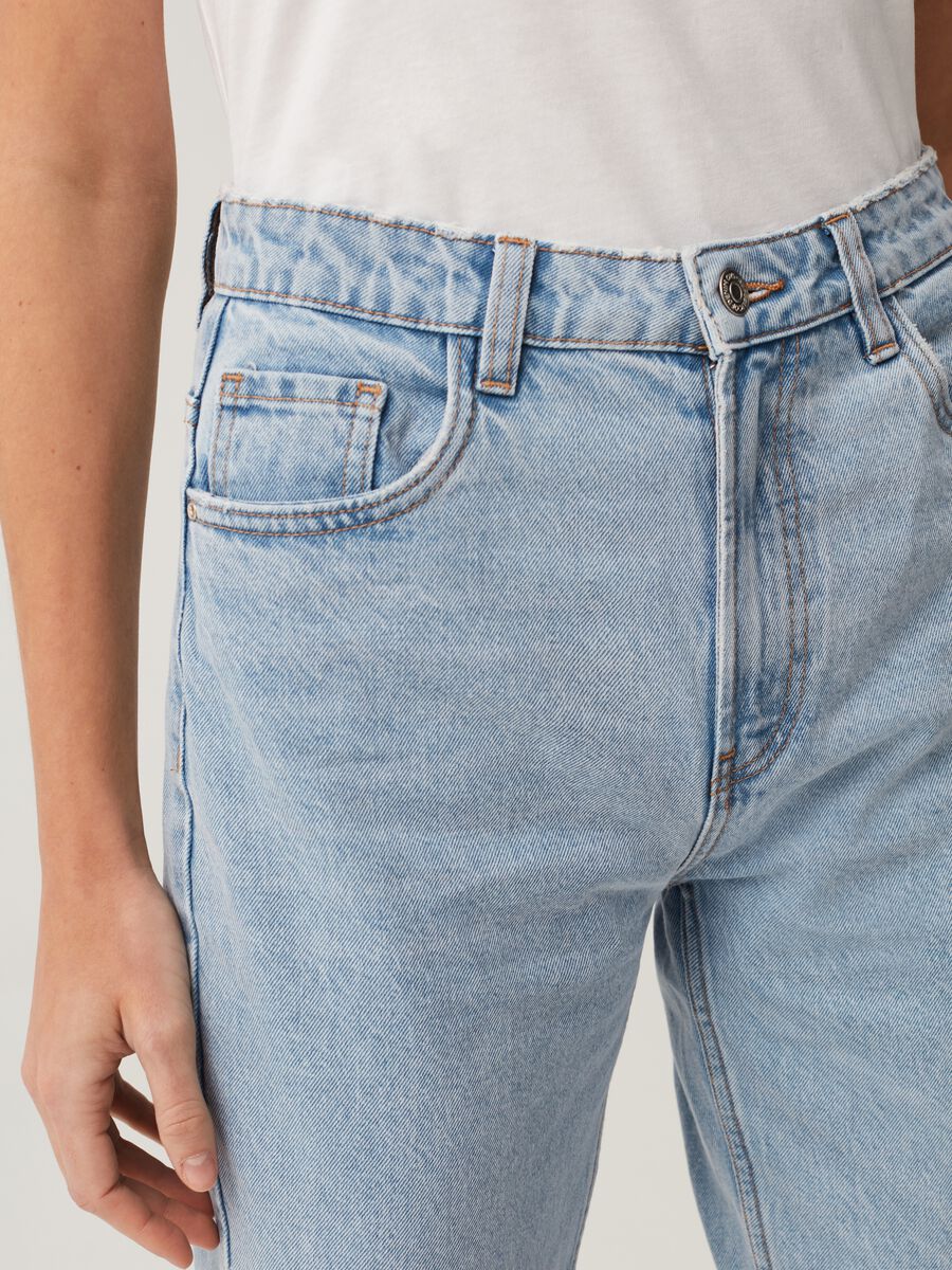 Mum-fit jeans with five pockets_3