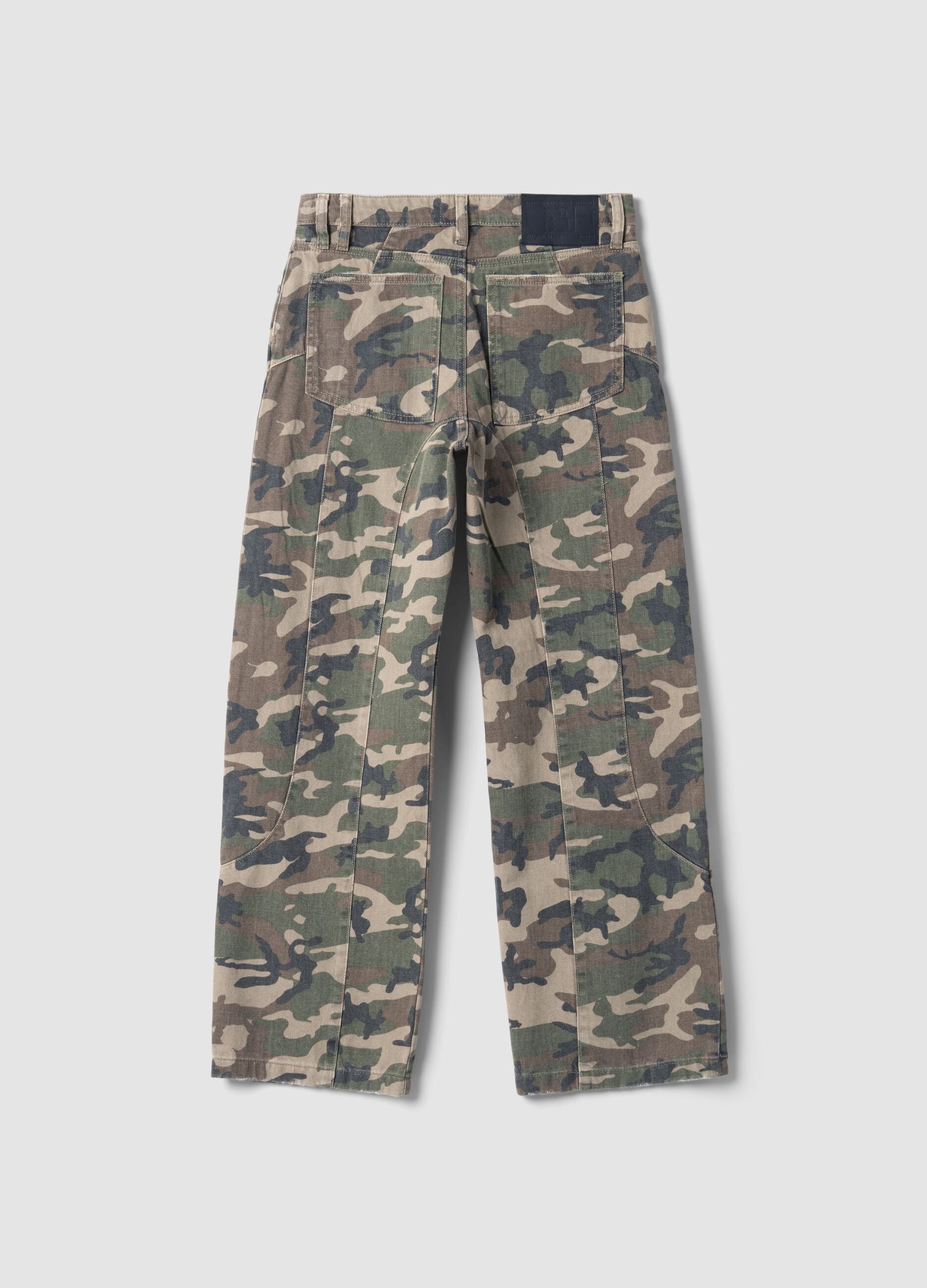 Baggy washed camo denim