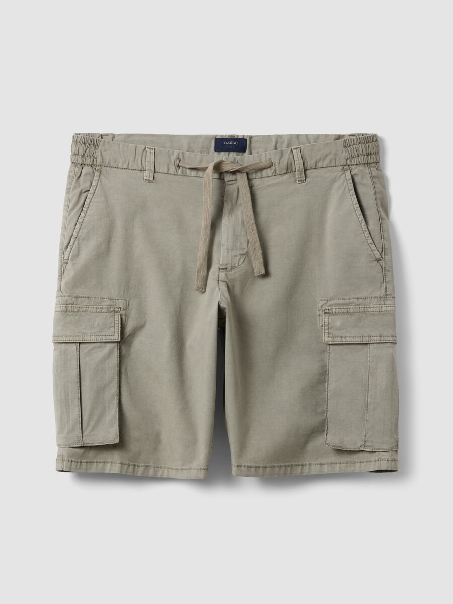 Graue Cargo-Shorts aus elastischer Baumwolle_4