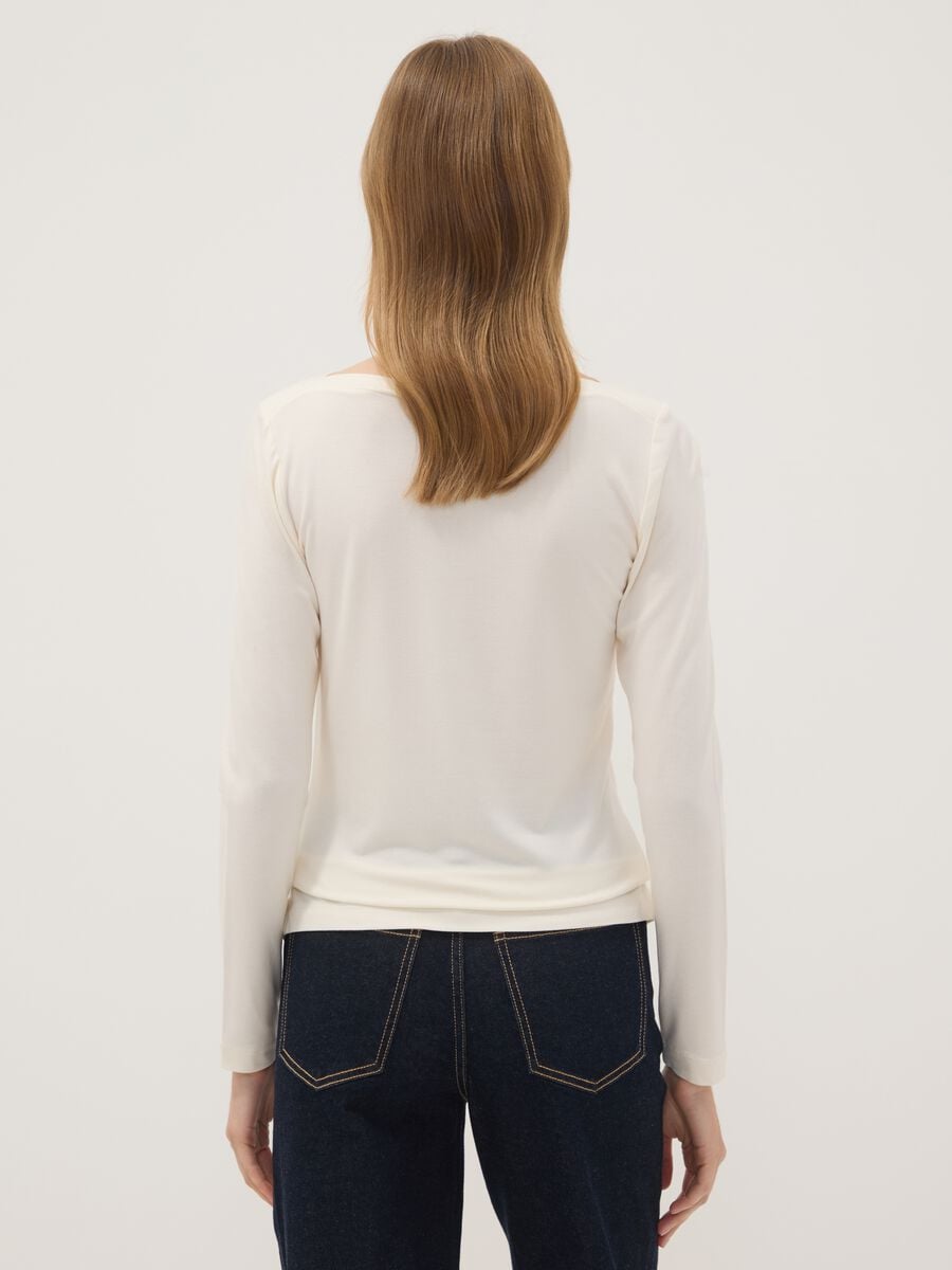 T-shirt branca de manga comprida em viscose el&aacute;stica_3