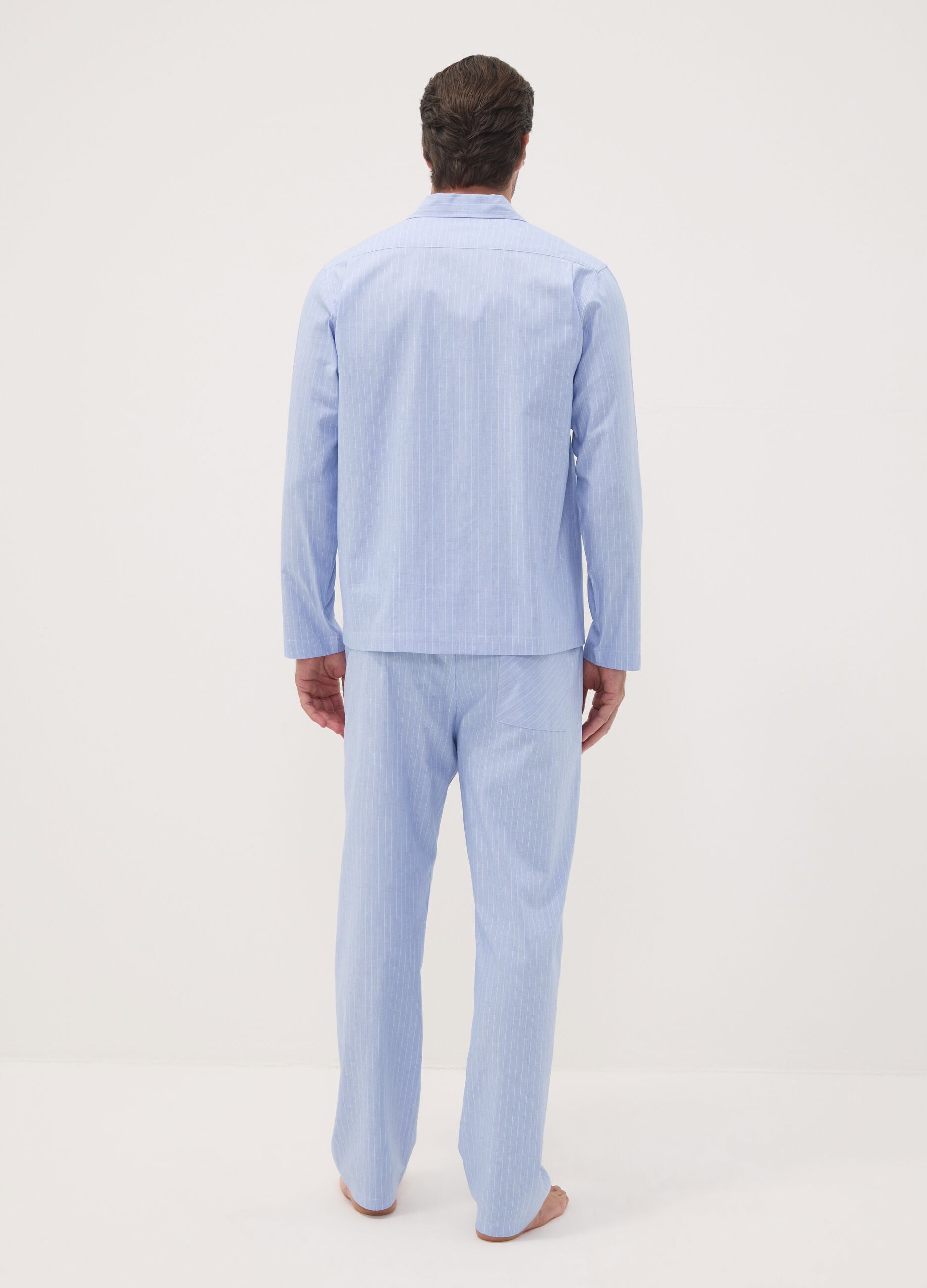 Blau gestreifter Pyjama aus reiner Bio-Baumwolle mit Kragen