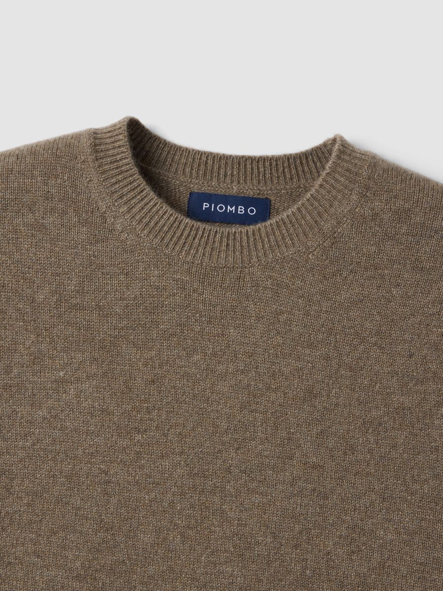 Maglia marrone in puro cashmere a girocollo regular fit_1