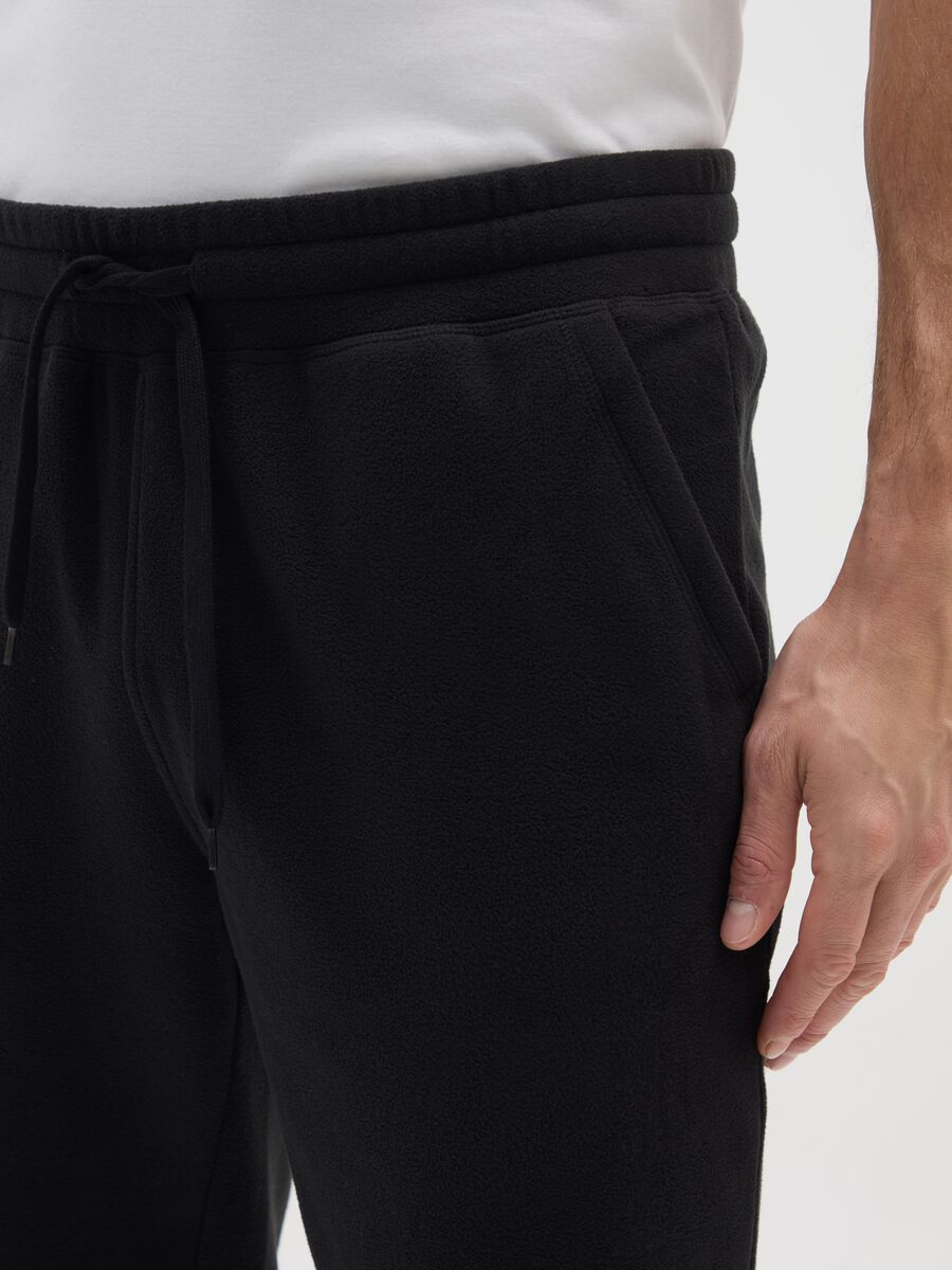 Regular Fit schwarze Fleecehose mit elastischem Bund_3
