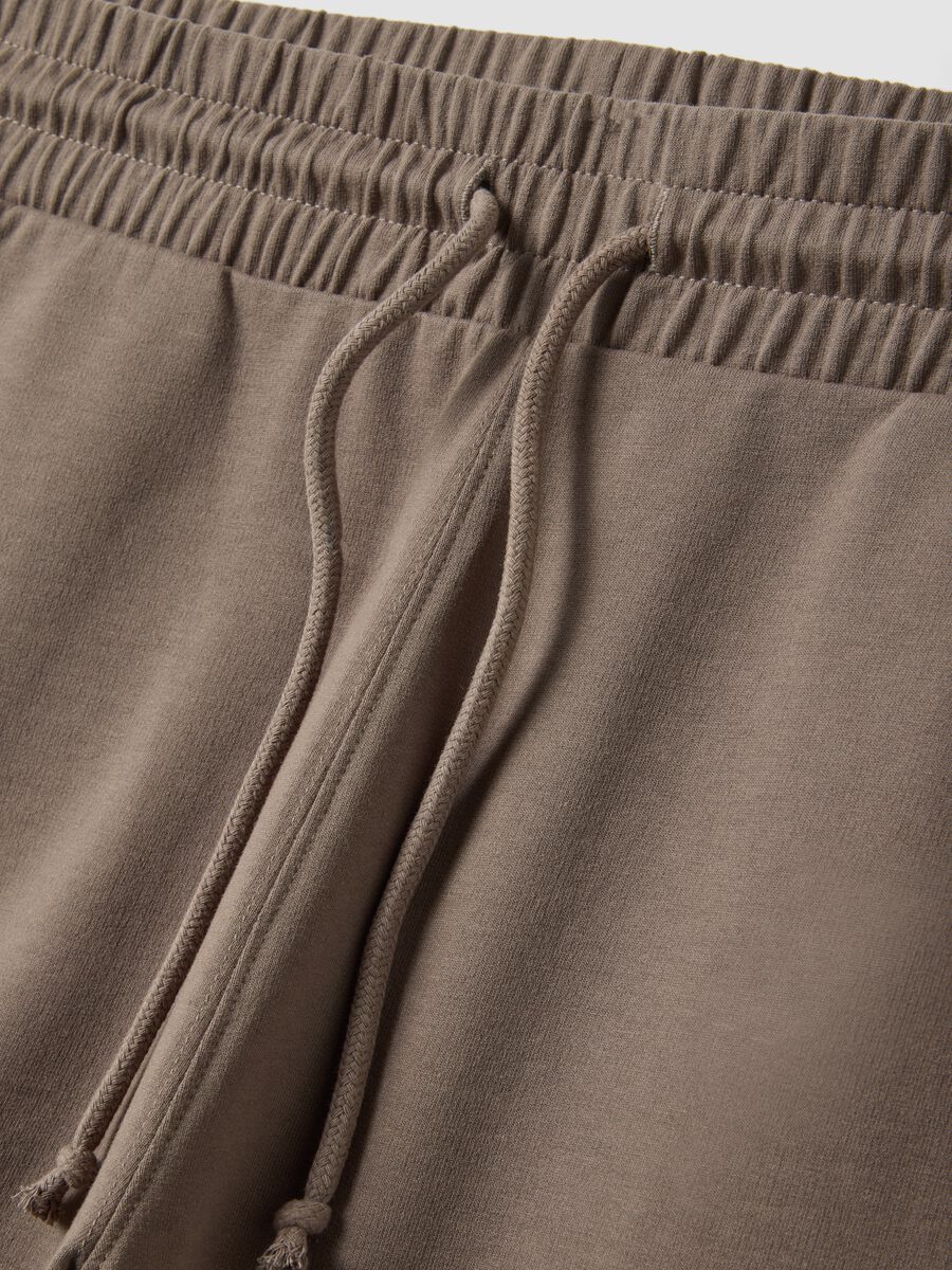 Brown cotton blend regular fit shorts_5