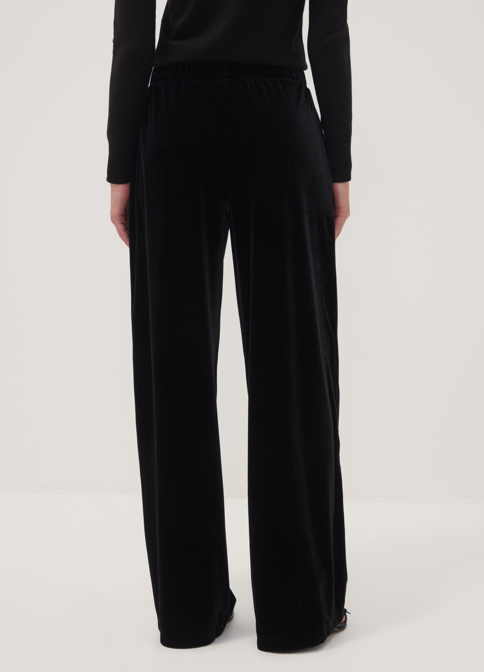 Pantaloni neri wide leg in tessuto velour elasticizzato