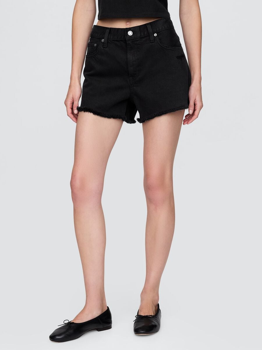 Schwarze Denim Shorts mit Fransenabschluss_1