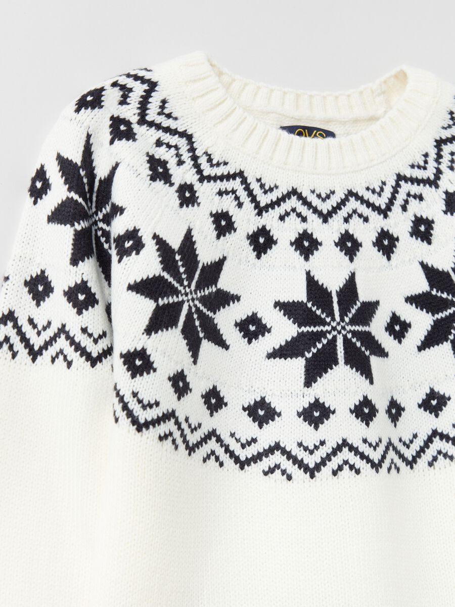 Pullover with Norwegian drawing_2