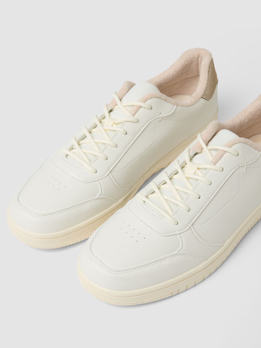 &Lambda;&epsilon;&upsilon;&kappa;ά &kappa;&alpha;&iota; &mu;&pi;&epsilon;&zeta; &alpha;&theta;&lambda;&eta;&tau;&iota;&kappa;ά &pi;&alpha;&pi;&omicron;ύ&tau;&sigma;&iota;&alpha; &mu;&epsilon; &kappa;&alpha;&nu;&omicron;&nu;&iota;&kappa;ή &epsilon;&phi;&alpha;&rho;&mu;&omicron;&gamma;ή_1