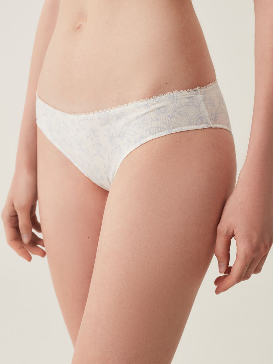 Set of five briefs with lace trim_3