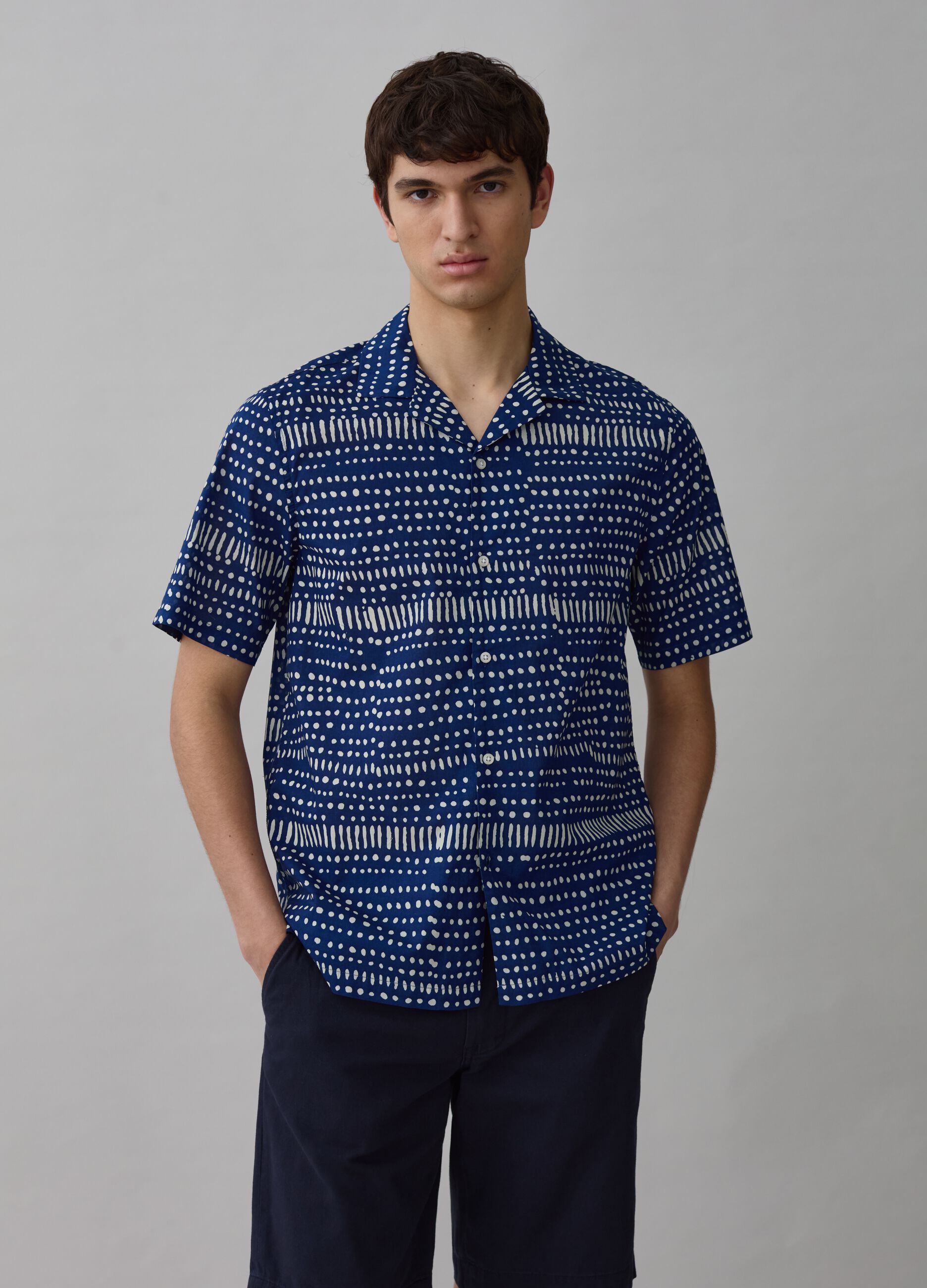 Short-sleeved shirt with all-over print