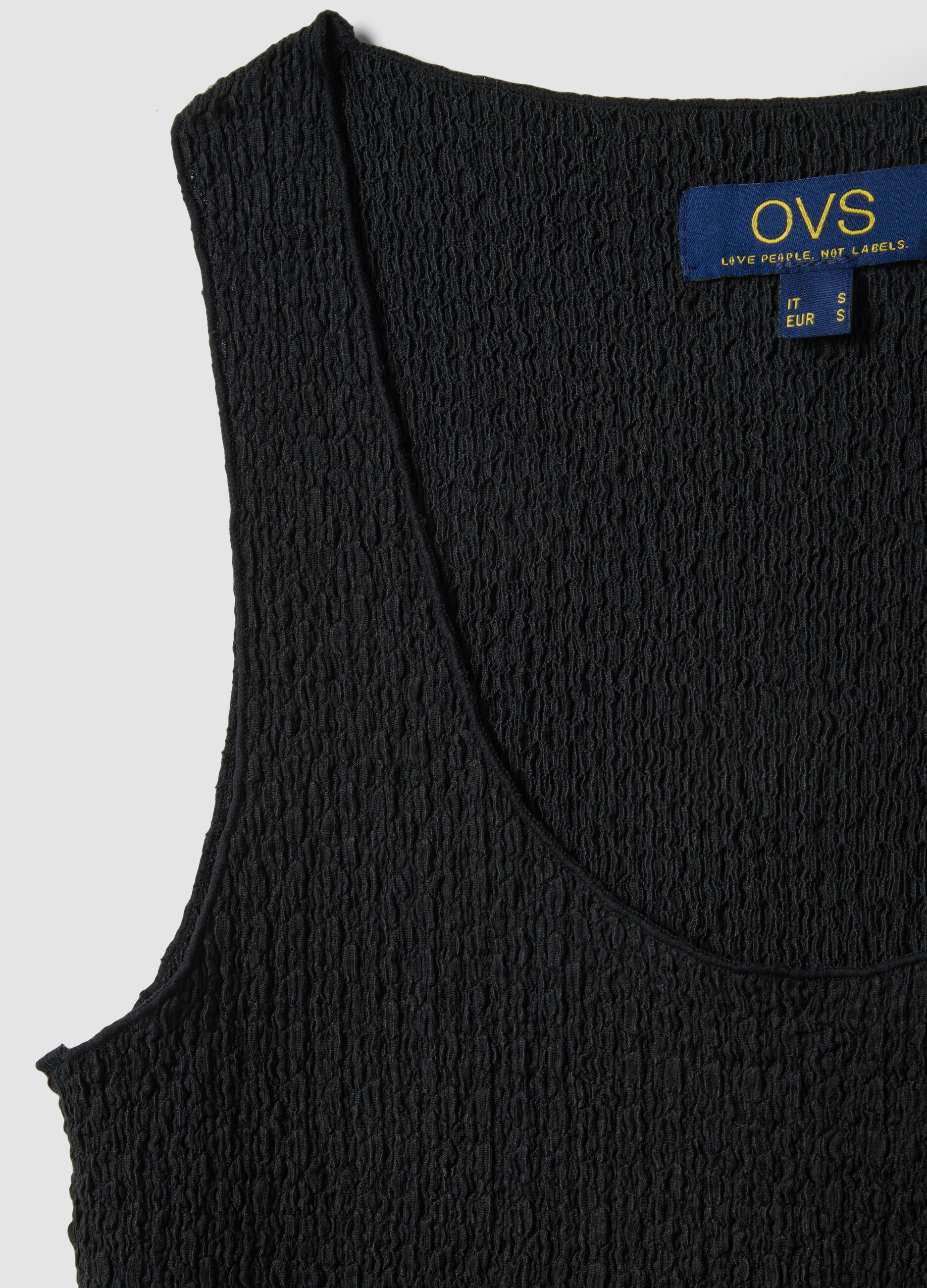 Schwarzes Stretch-Top mit Crinkle-Struktur